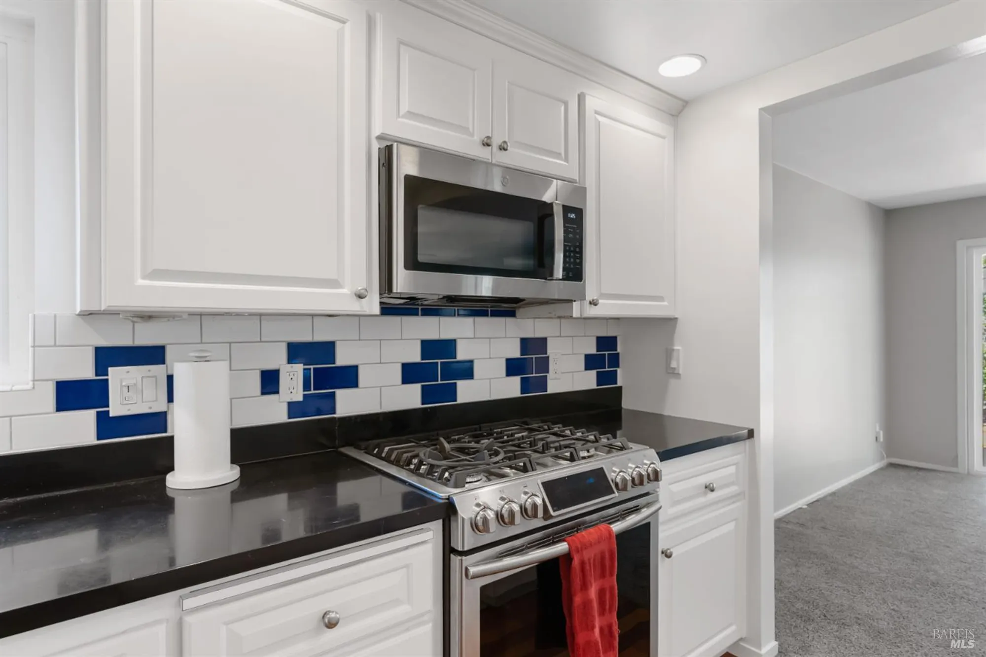 Property Slideshow image 8 of 34 | 7129 oak leaf dr, Santa Rosa, CA, 95409