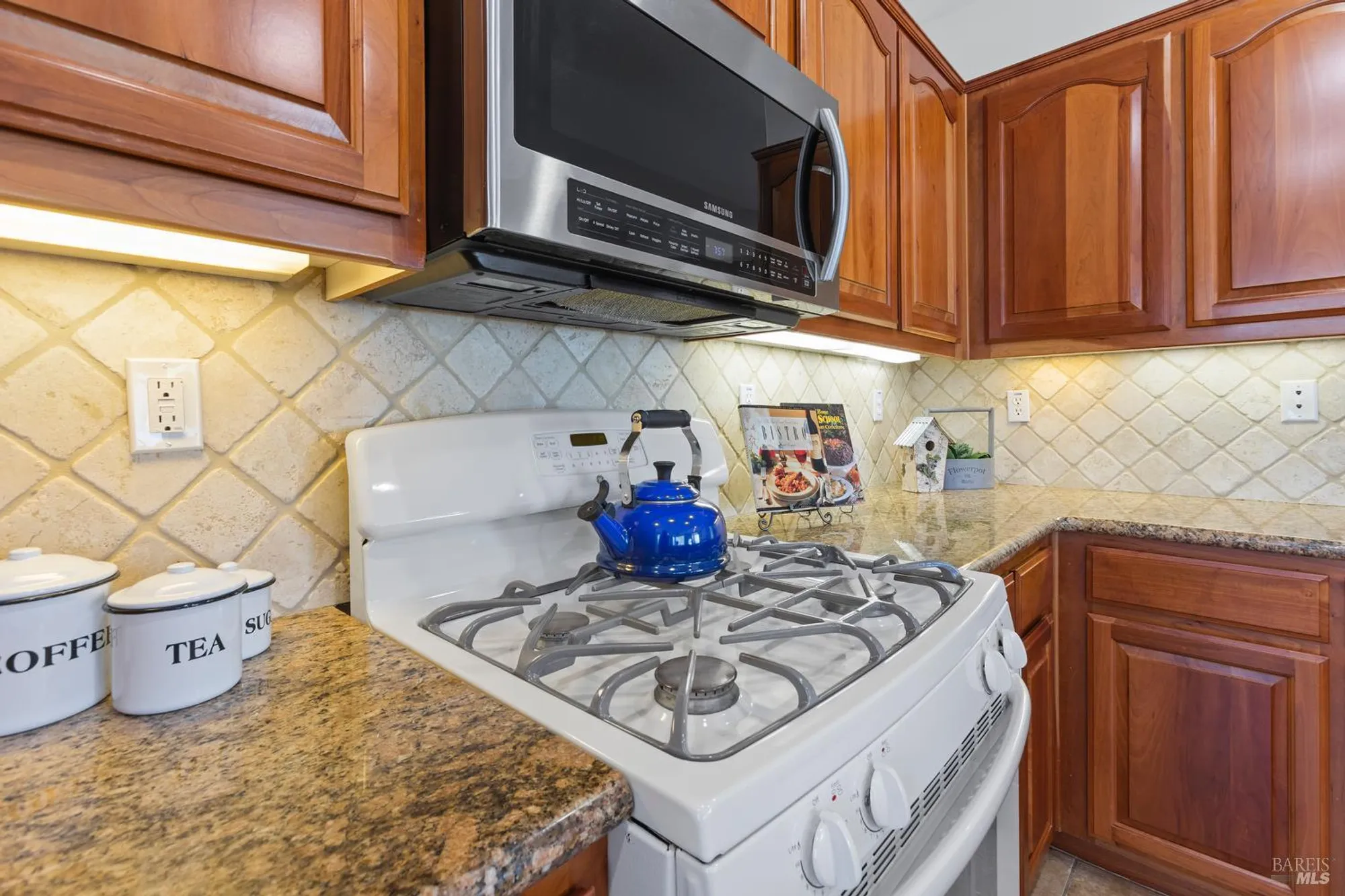 Property Slideshow image 15 of 40 | 301 fairbanks dr, Rio Vista, CA, 94571