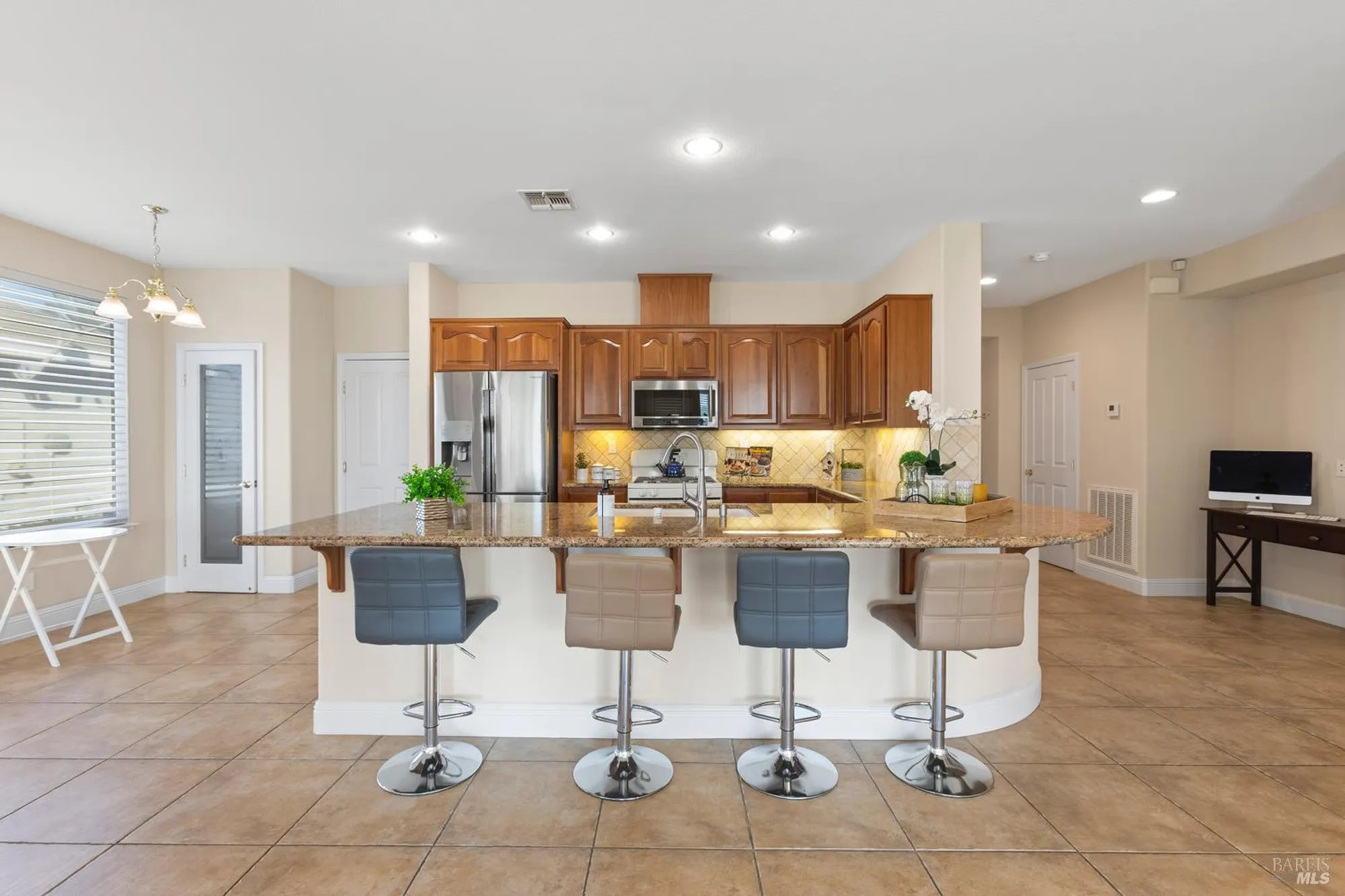 Property Slideshow image 16 of 40 | 301 fairbanks dr, Rio Vista, CA, 94571