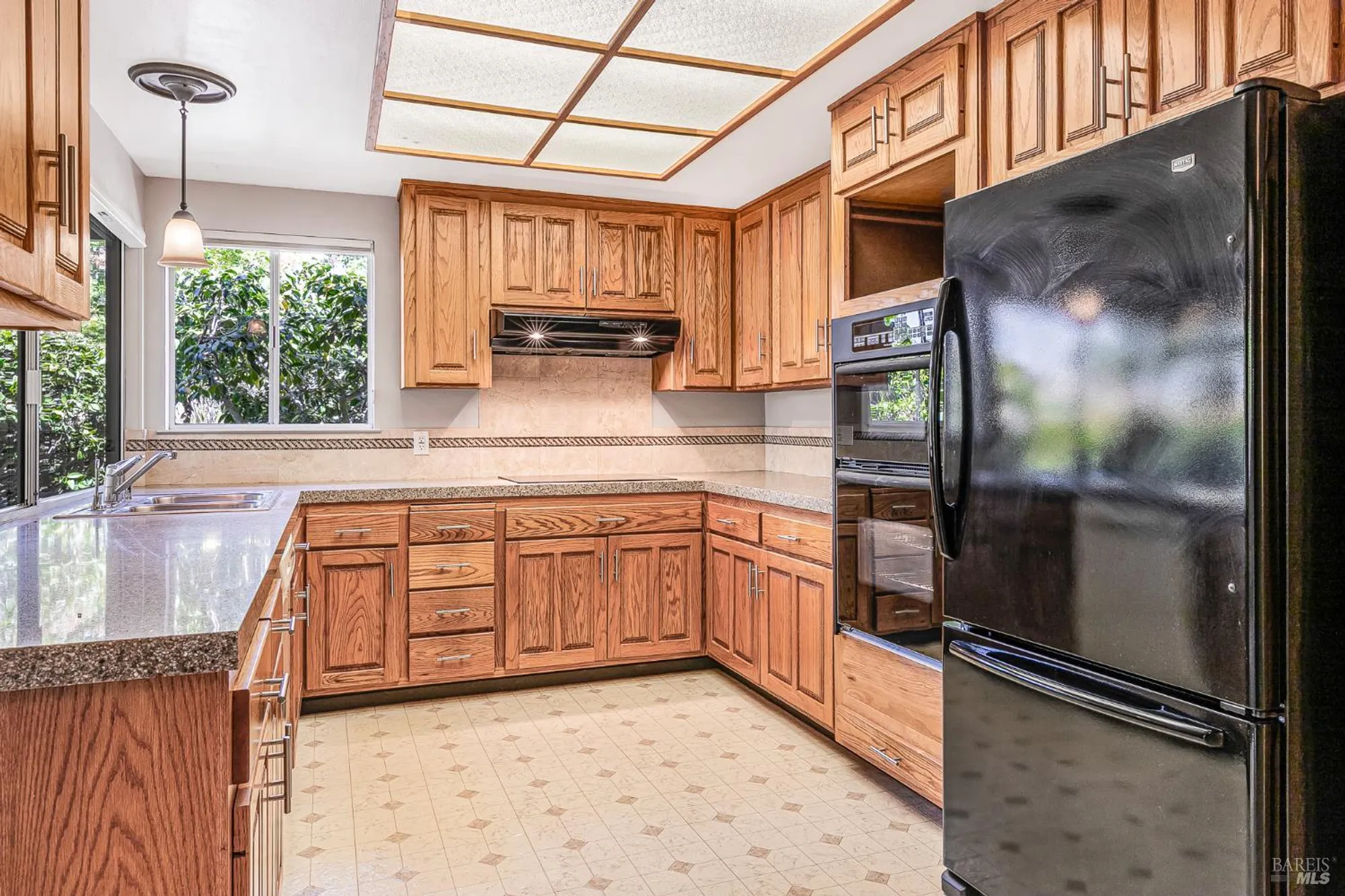 Property Slideshow image 16 of 44 | 447 meadowgreen dr, Santa Rosa, CA, 95409