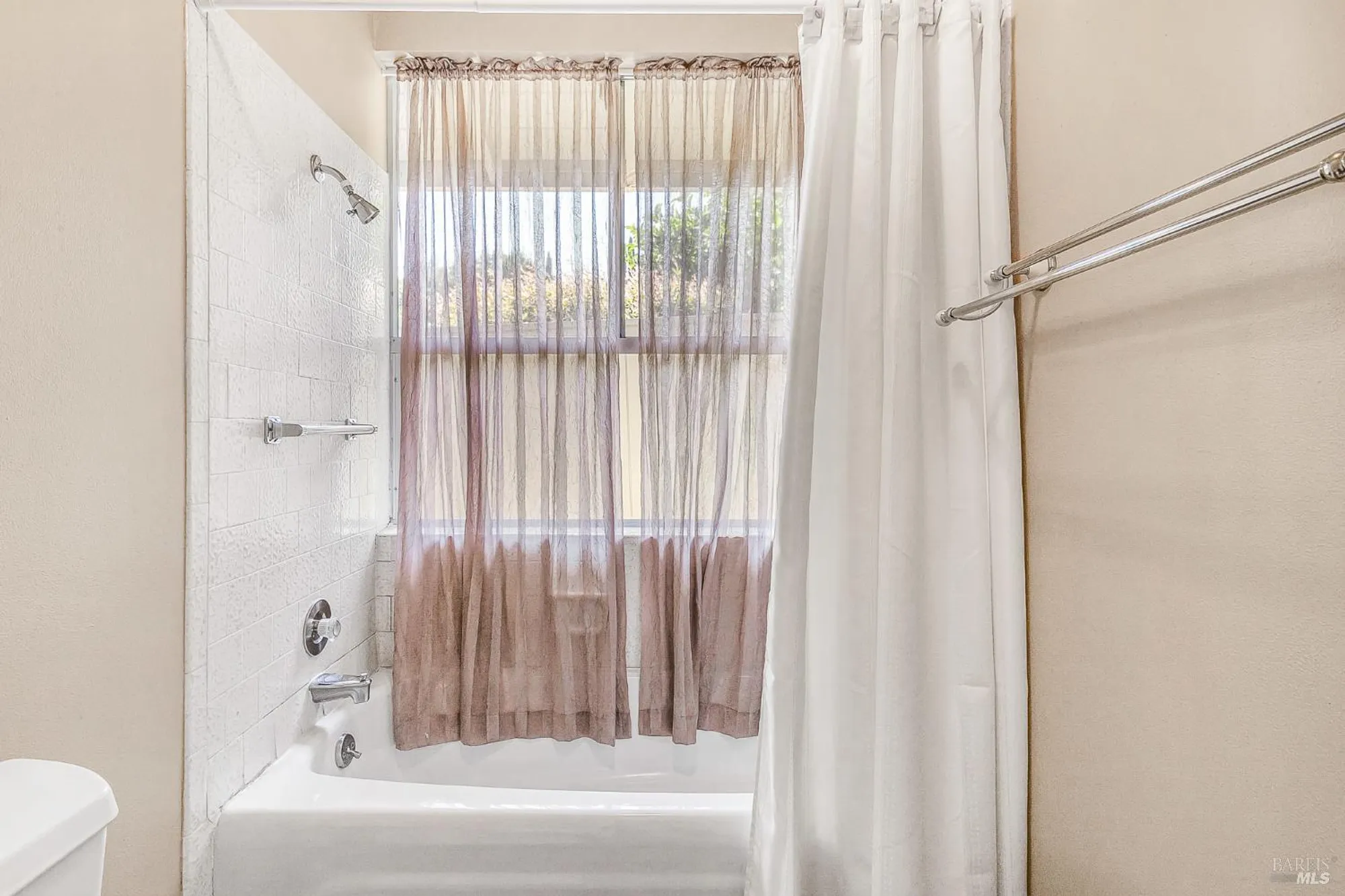 Property Slideshow image 29 of 44 | 447 meadowgreen dr, Santa Rosa, CA, 95409