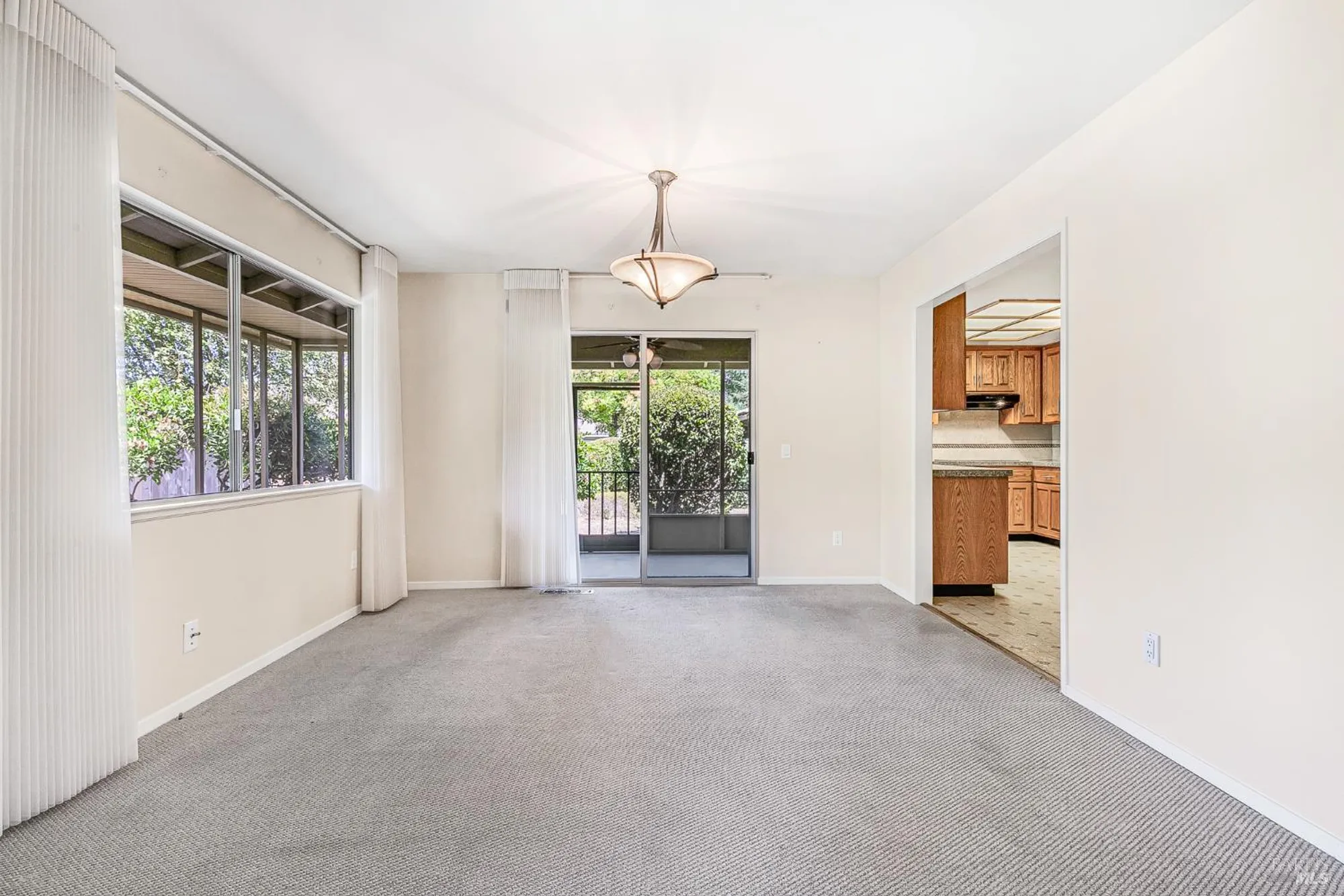 Property Slideshow image 9 of 44 | 447 meadowgreen dr, Santa Rosa, CA, 95409