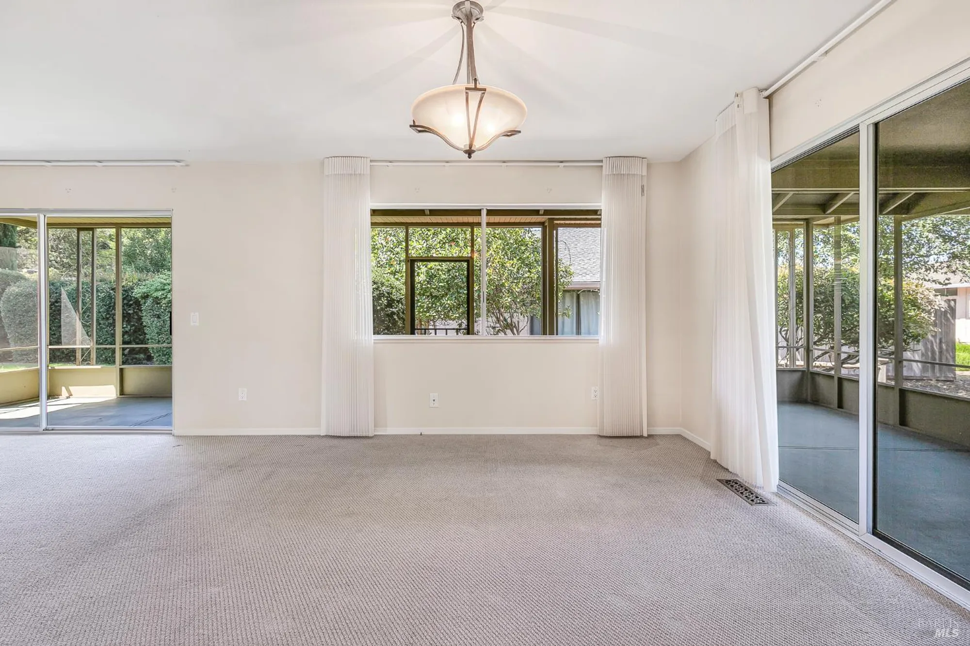 Property Slideshow image 12 of 44 | 447 meadowgreen dr, Santa Rosa, CA, 95409