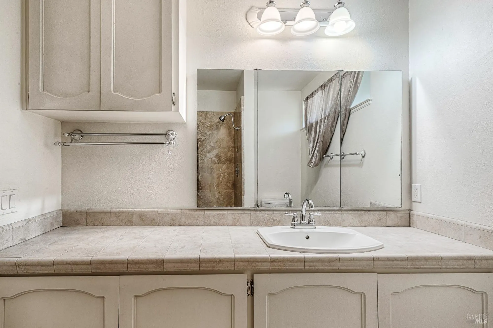 Property Slideshow image 24 of 44 | 447 meadowgreen dr, Santa Rosa, CA, 95409