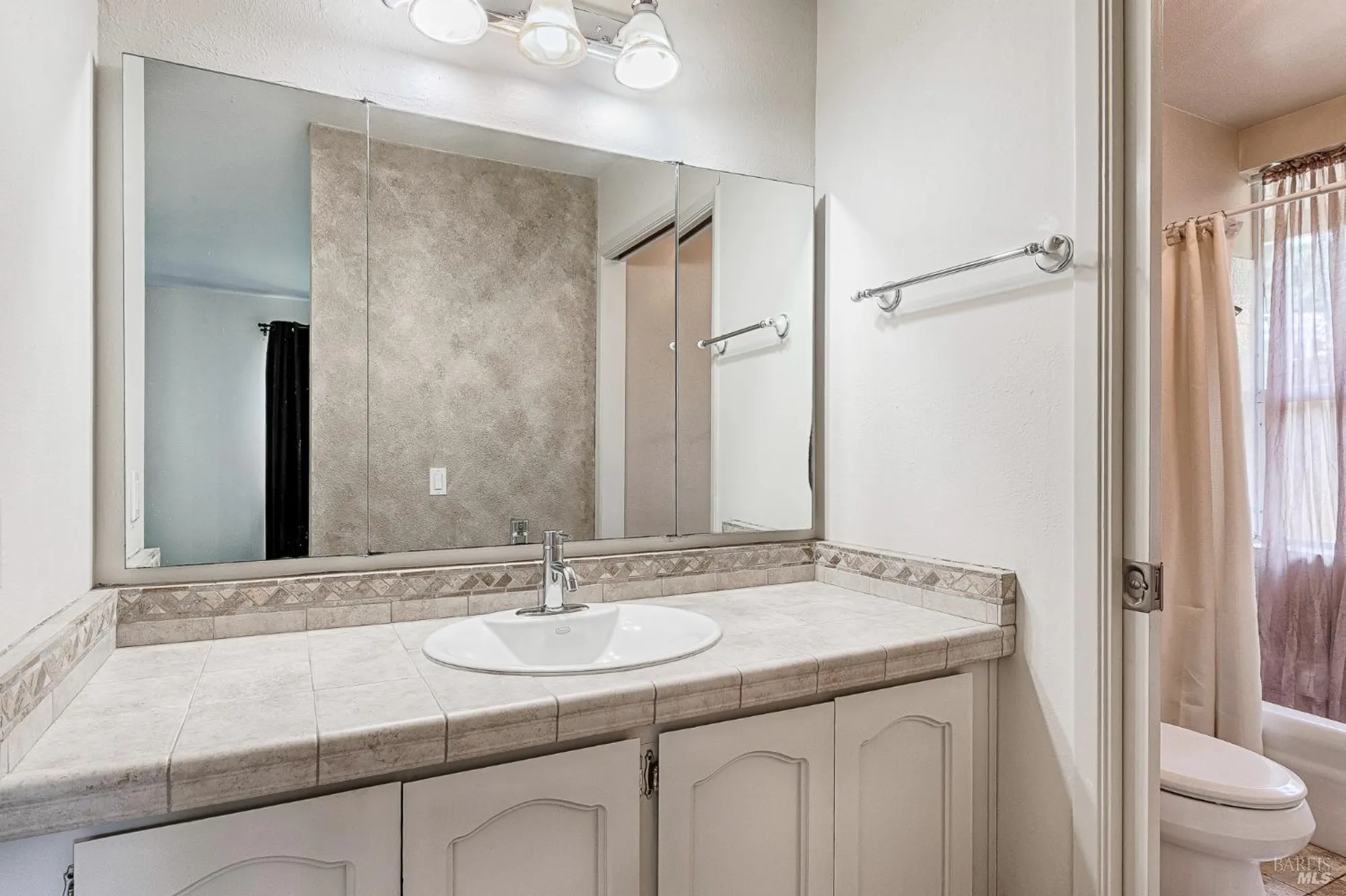 Property Slideshow image 28 of 44 | 447 meadowgreen dr, Santa Rosa, CA, 95409