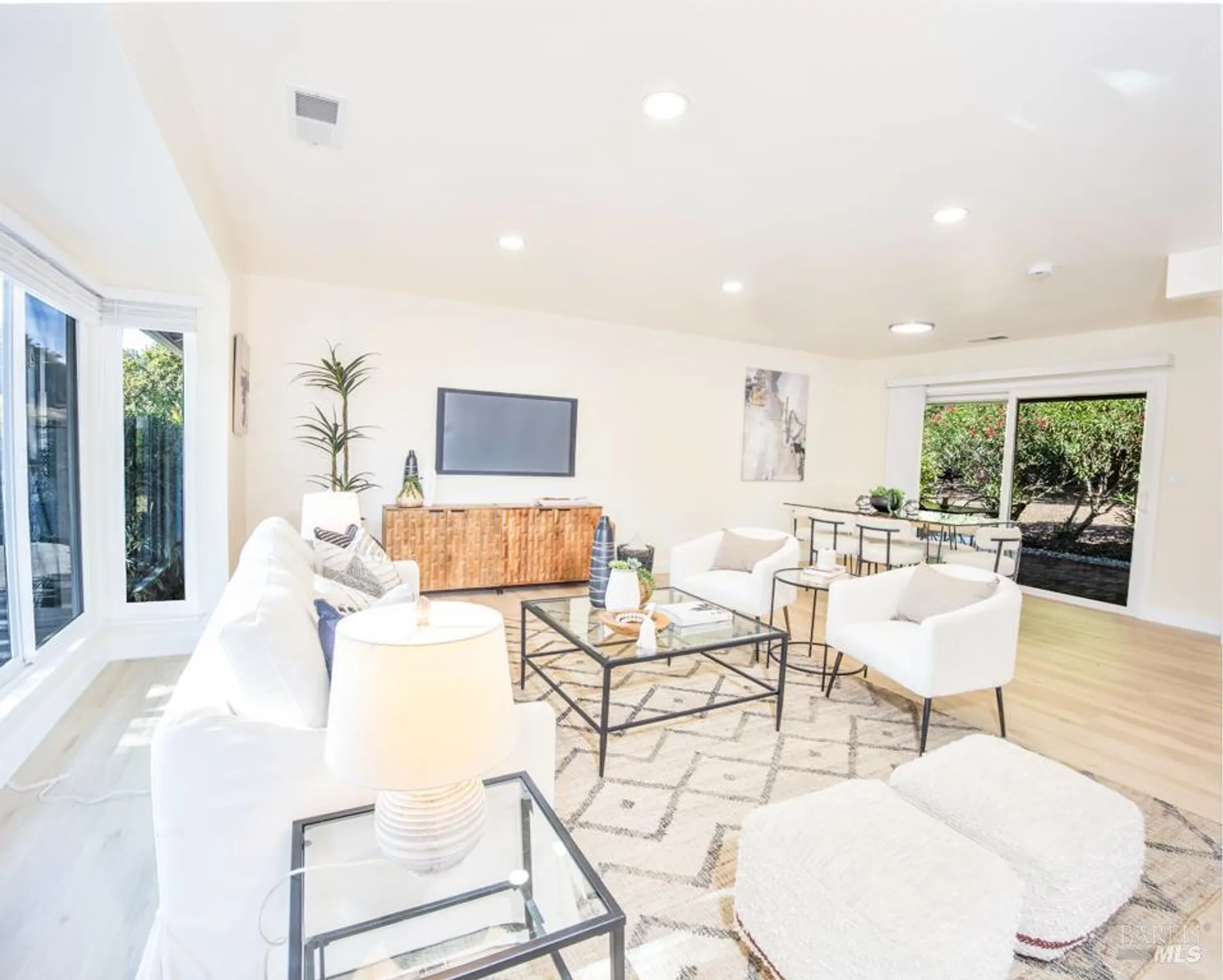 Property Slideshow image 5 of 29 | 4 valley green st, Santa Rosa, CA, 95409