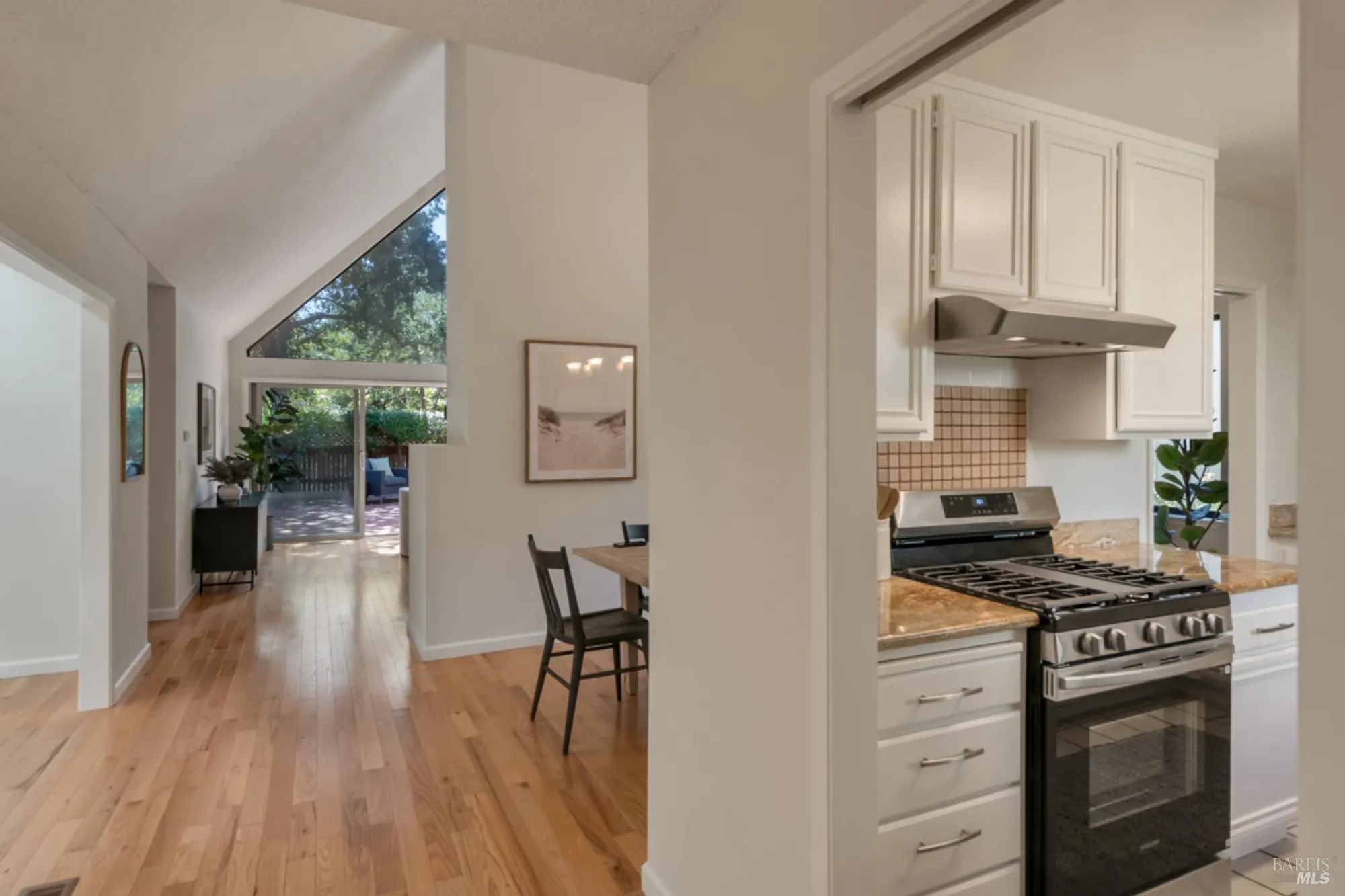 Property Slideshow image 22 of 44 | 20986 via colombard, Sonoma, CA, 95476