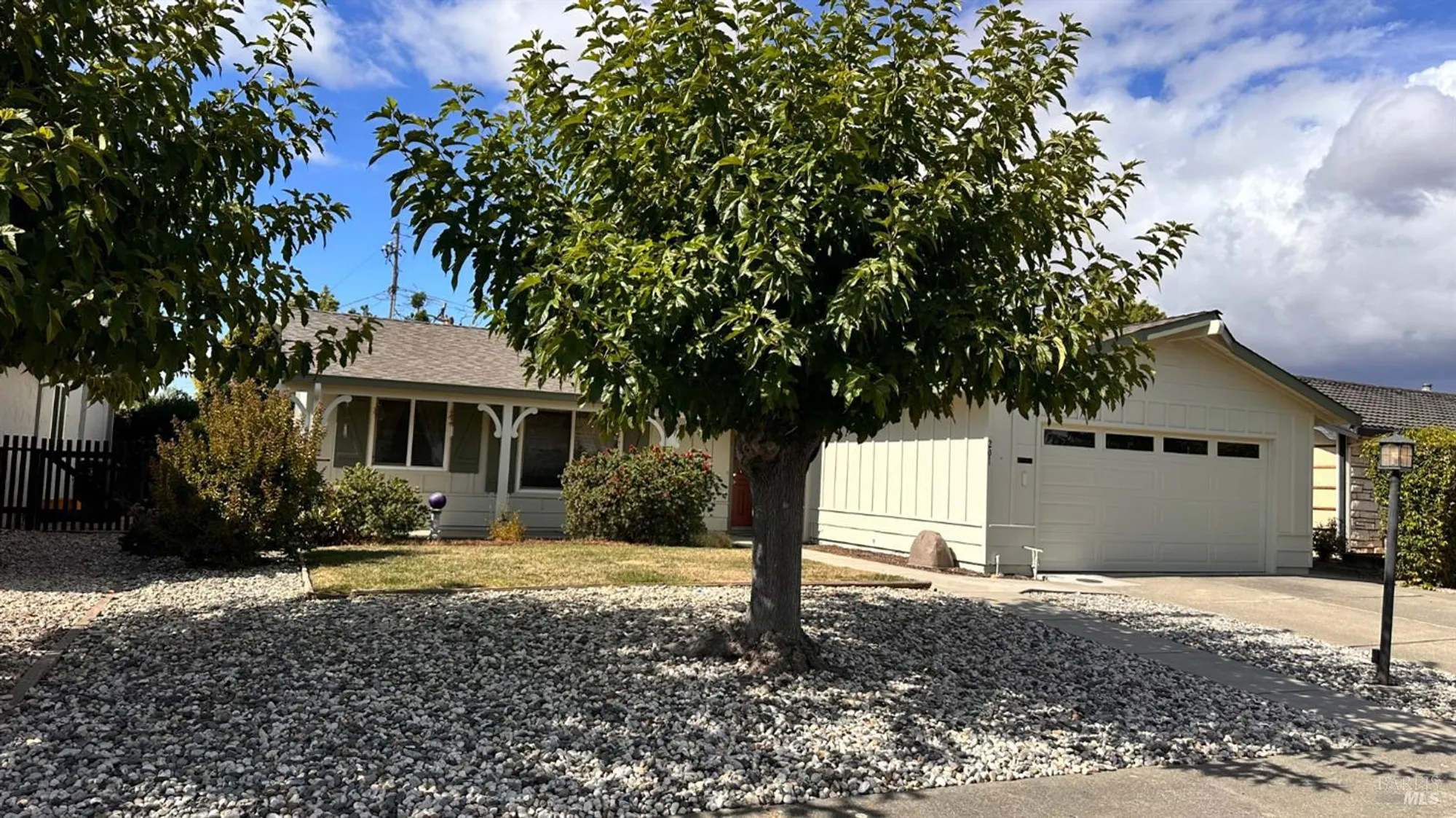 Property Slideshow image 2 of 18 | 201 lassen cir, Vacaville, CA, 95687