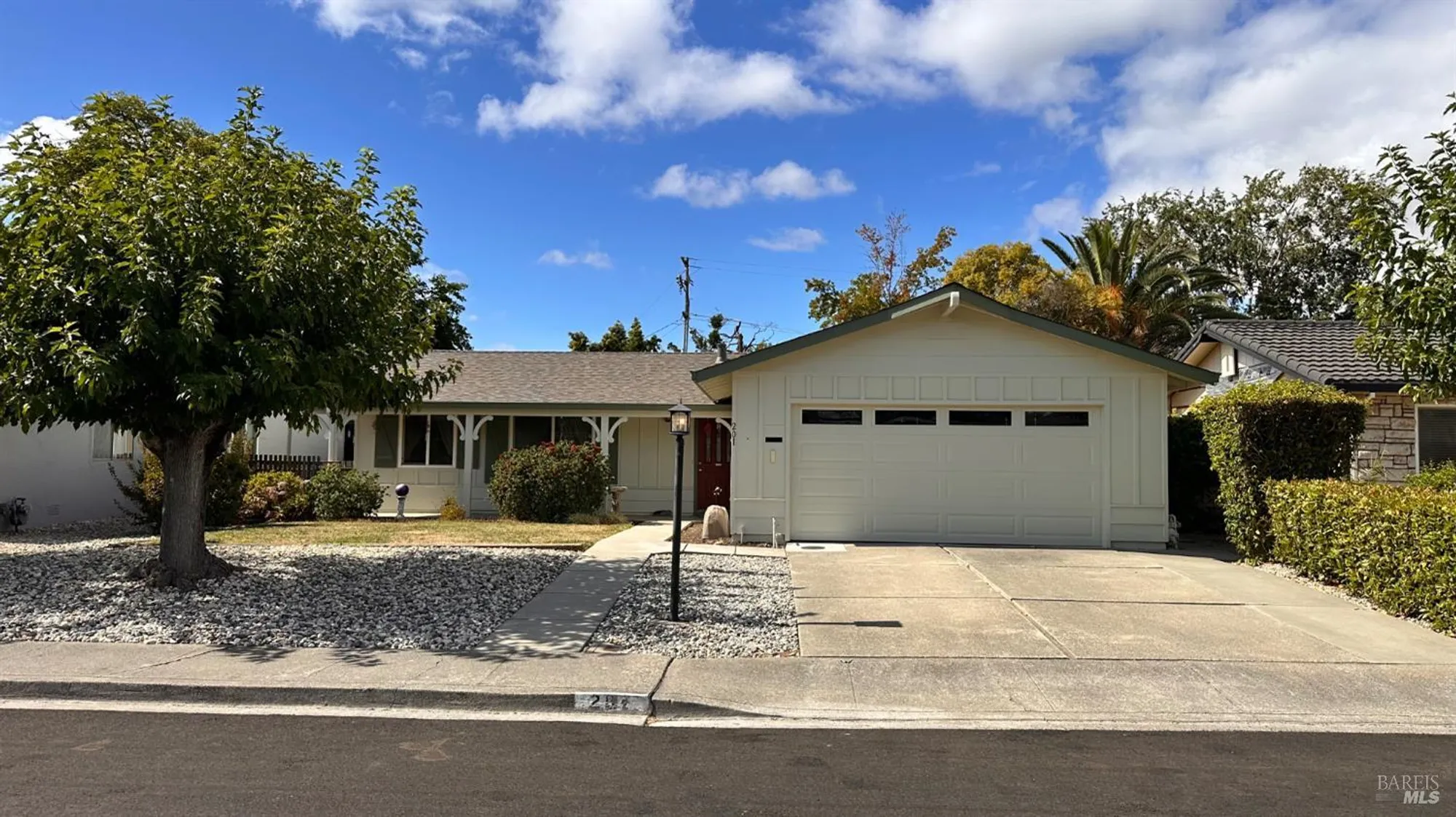 Property Slideshow image 1 of 18 | 201 lassen cir, Vacaville, CA, 95687