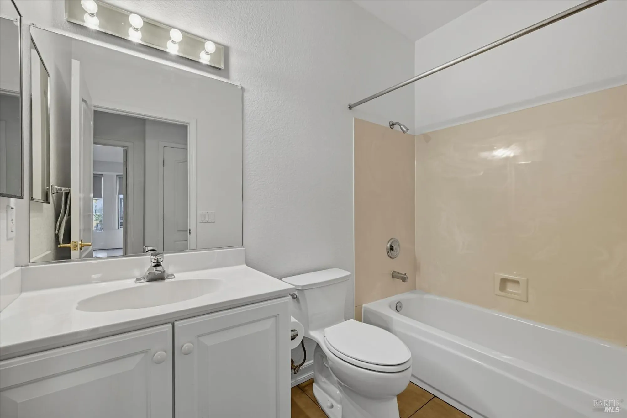 Property Slideshow image 20 of 40 | 124 wisteria cir, Cloverdale, CA, 95425