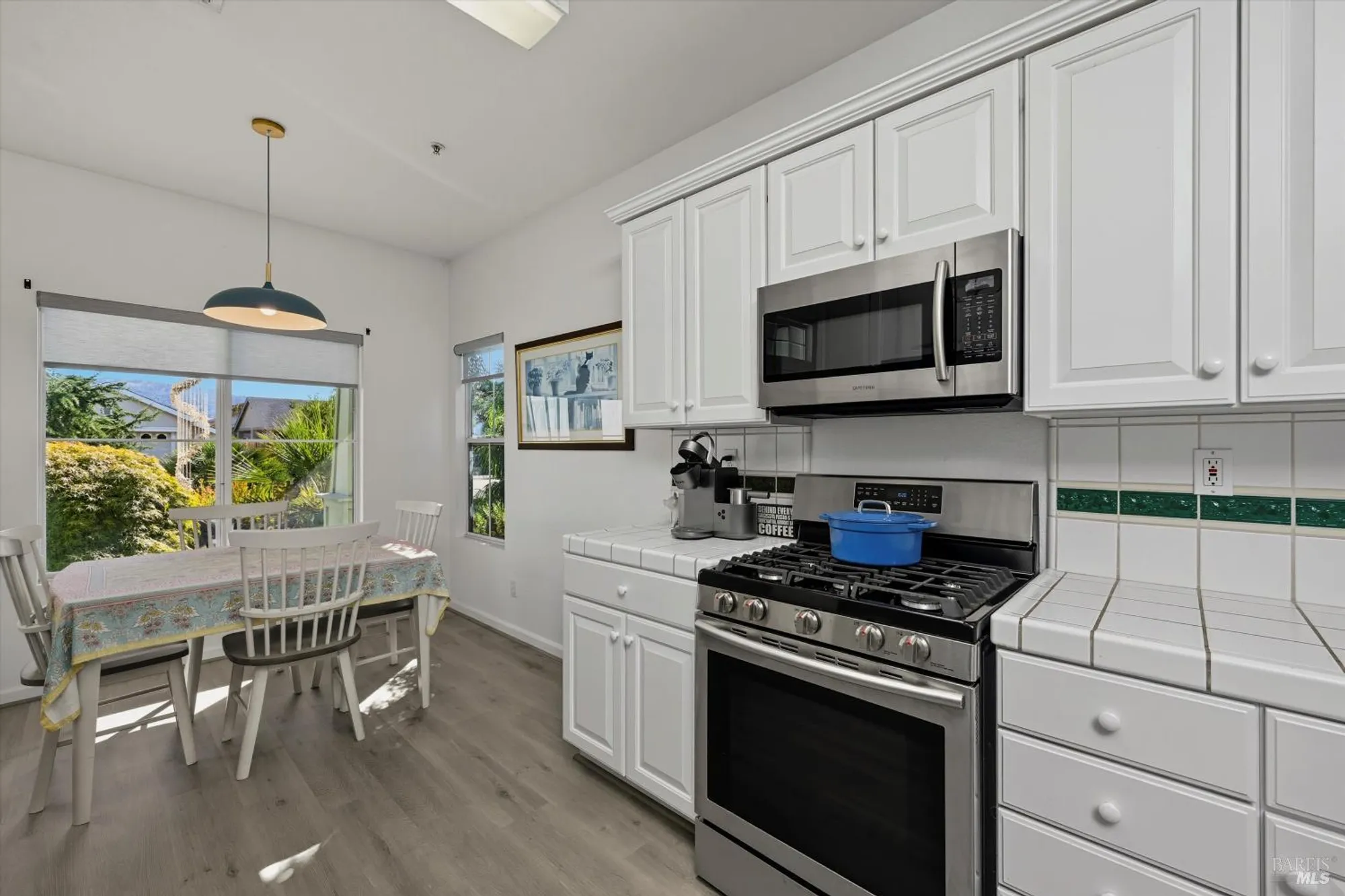 Property Slideshow image 10 of 40 | 124 wisteria cir, Cloverdale, CA, 95425