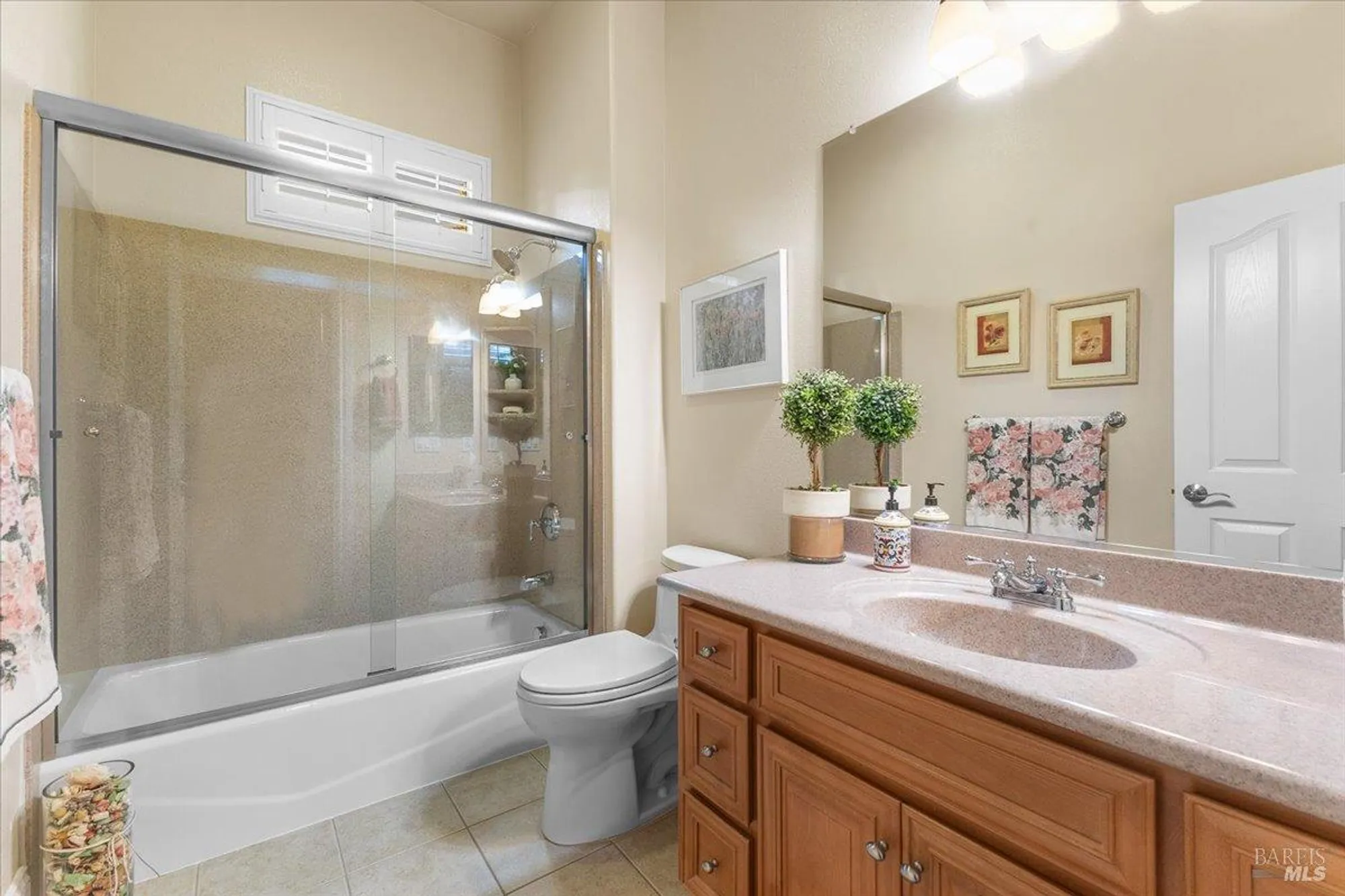 Property Slideshow image 28 of 44 | 9229 oak trail cir, Santa Rosa, CA, 95409