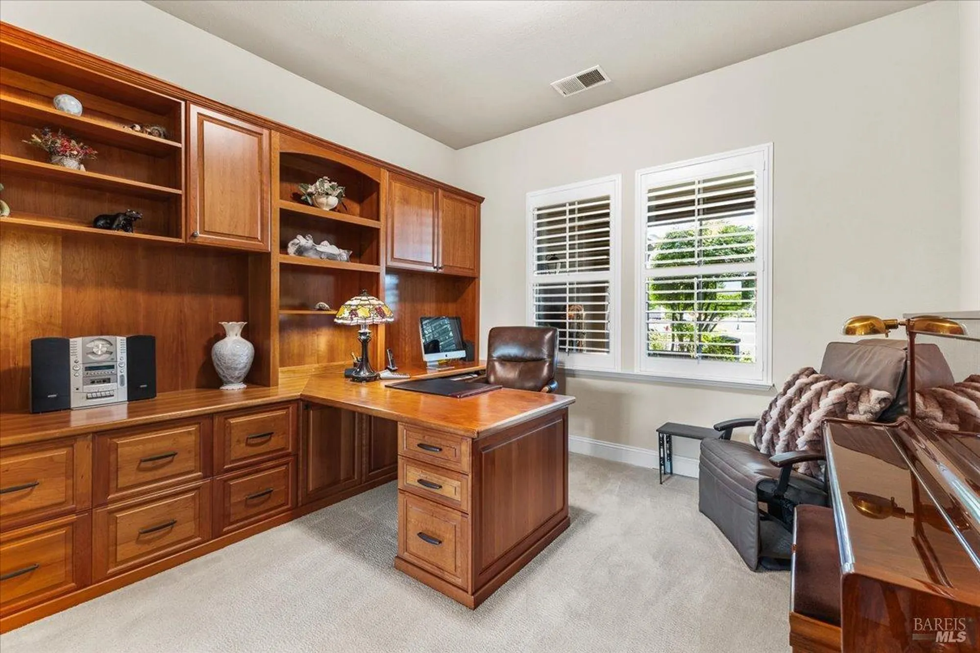 Property Slideshow image 16 of 44 | 9229 oak trail cir, Santa Rosa, CA, 95409