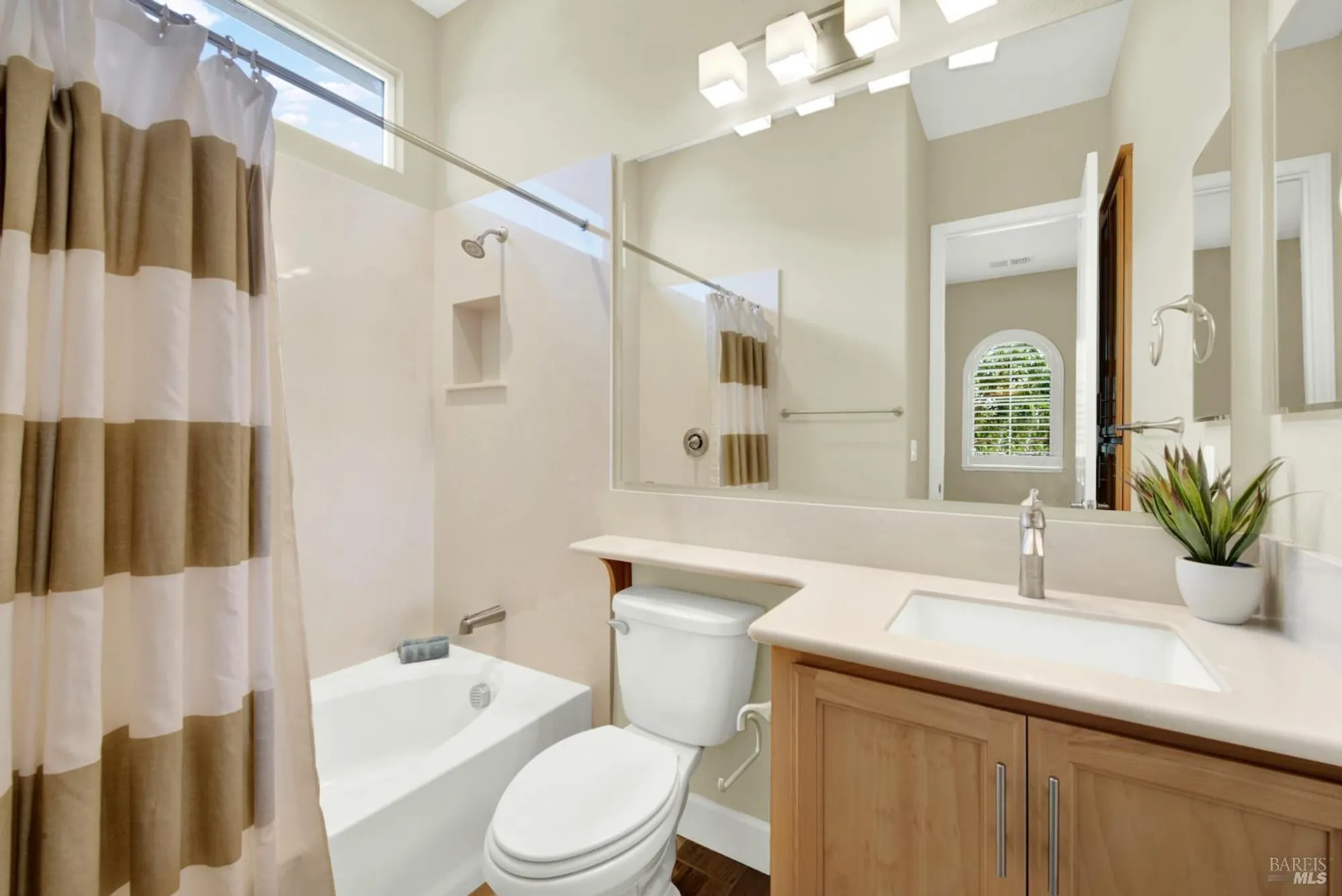 Property Slideshow image 28 of 41 | 377 waterwood dr, Rio Vista, CA, 94571