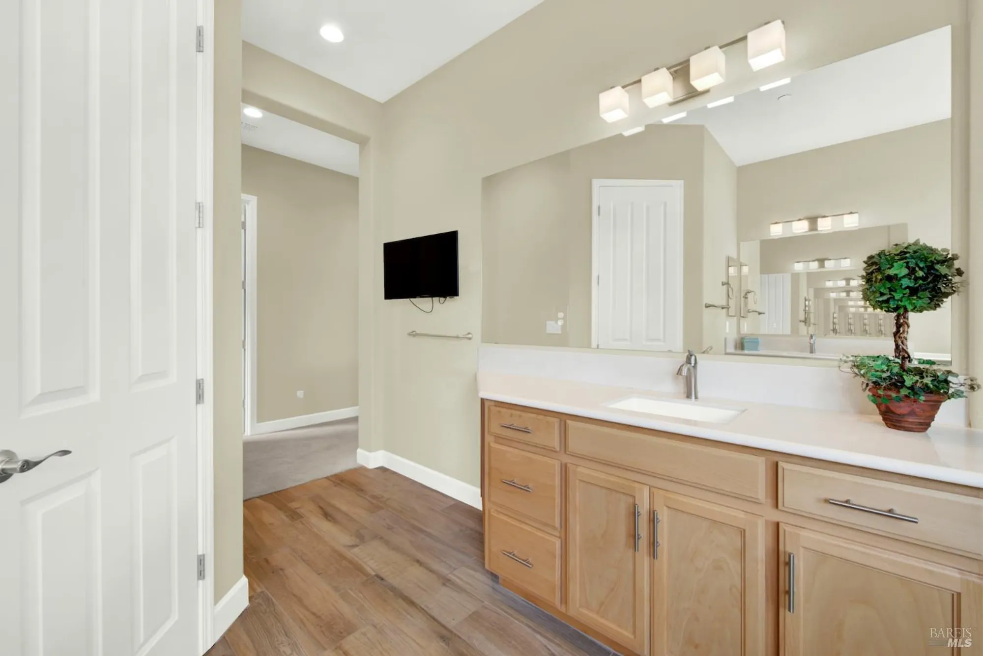 Property Slideshow image 23 of 41 | 377 waterwood dr, Rio Vista, CA, 94571