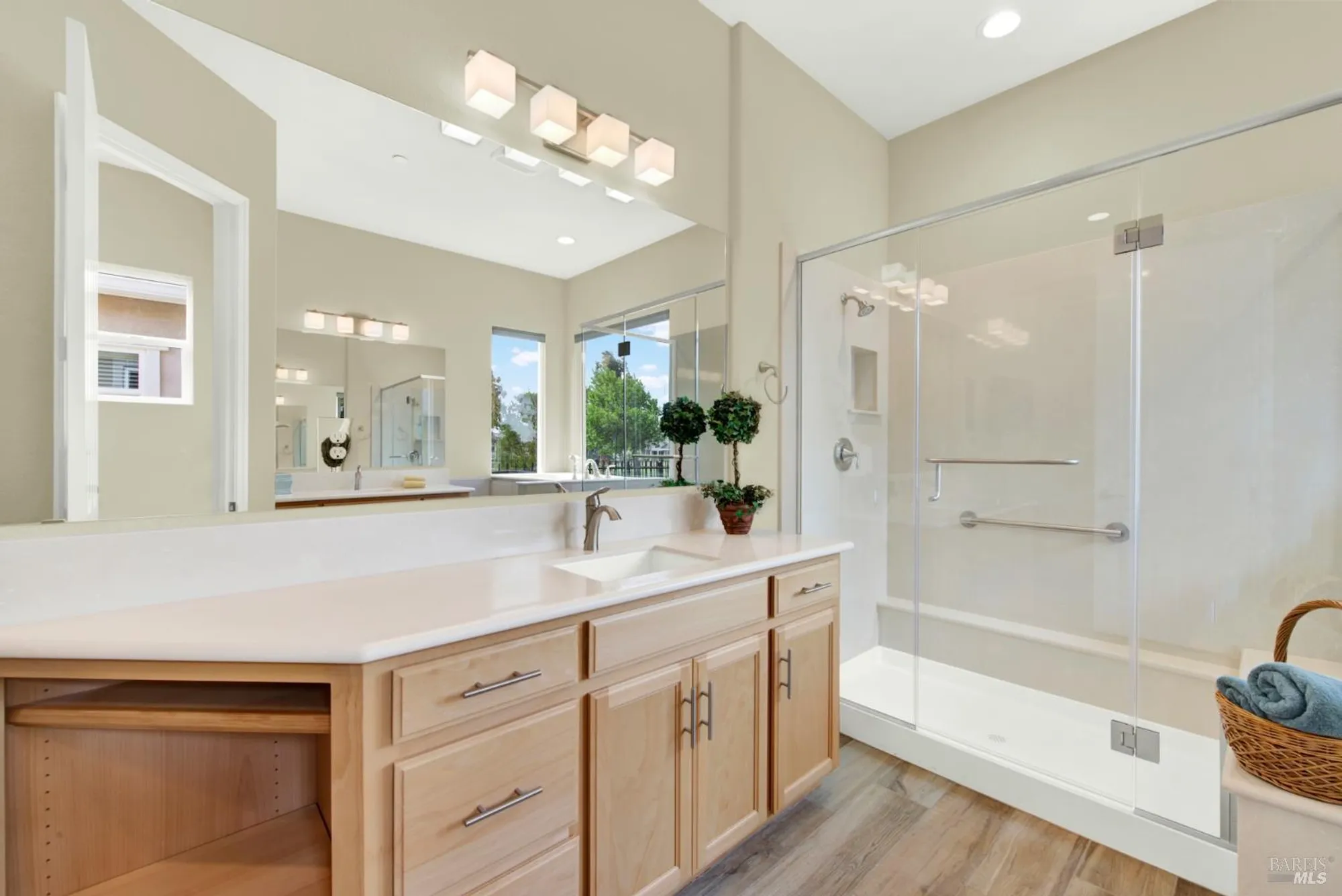 Property Slideshow image 22 of 41 | 377 waterwood dr, Rio Vista, CA, 94571