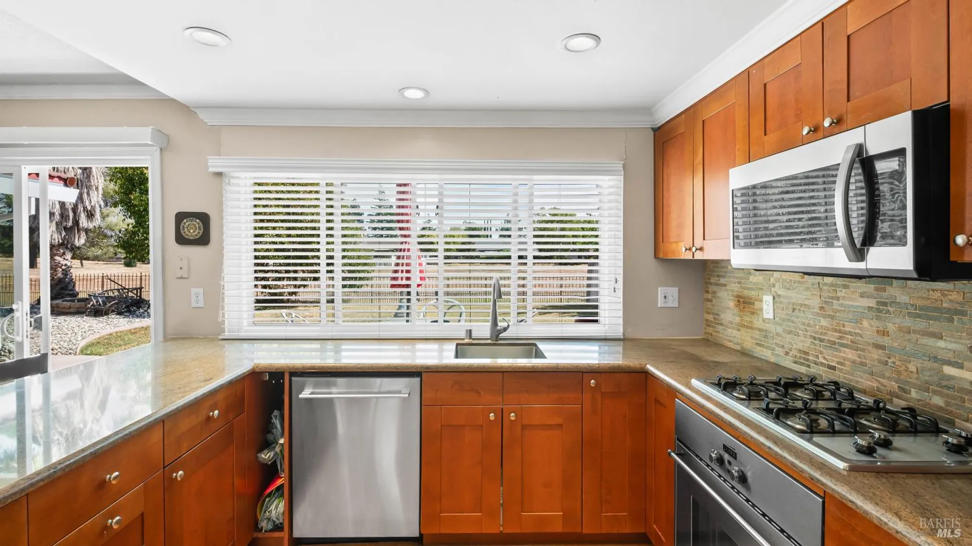 Property Slideshow image 16 of 59 | 442 yellowstone dr, Vacaville, CA, 95687