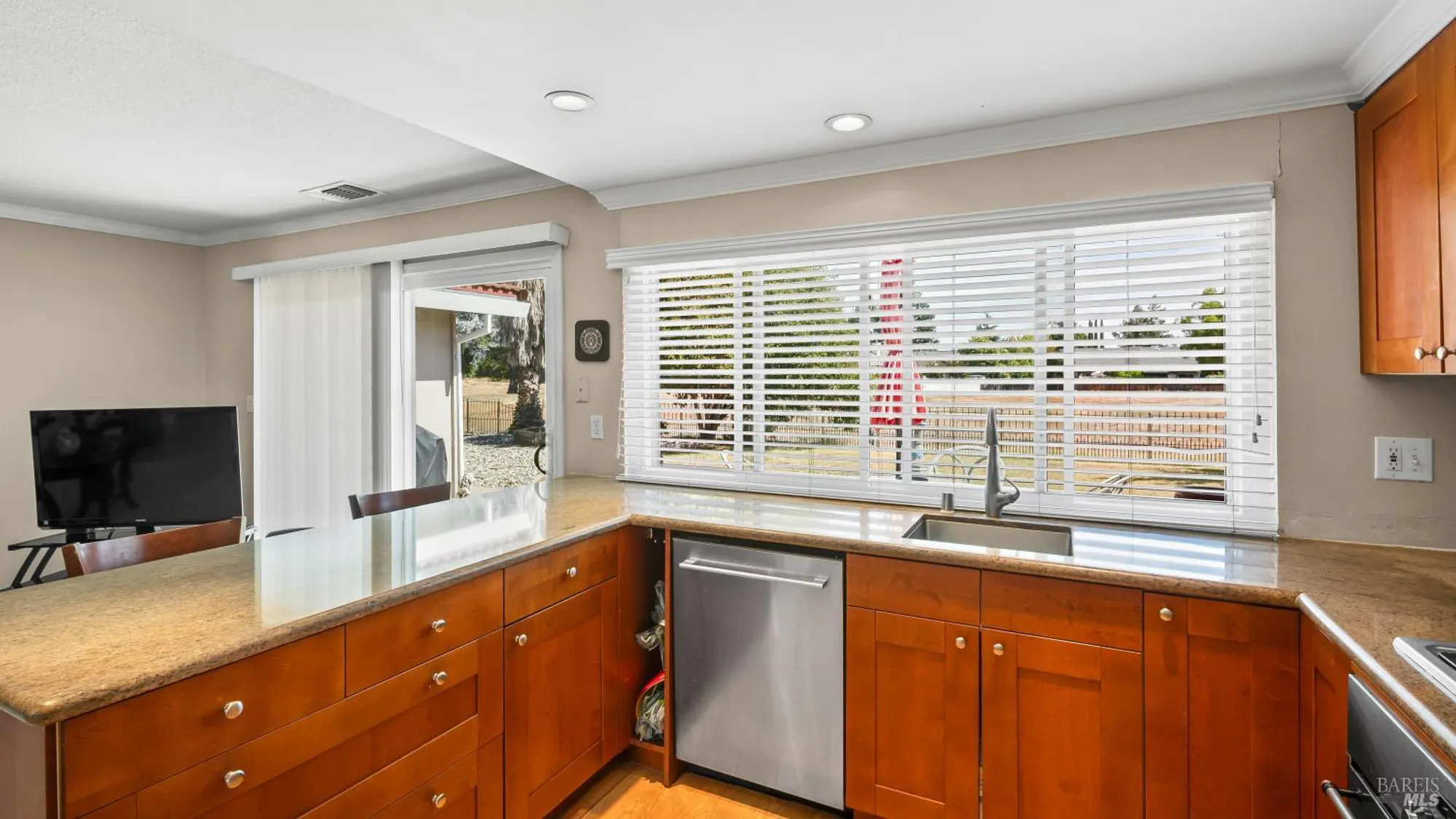 Property Slideshow image 17 of 59 | 442 yellowstone dr, Vacaville, CA, 95687