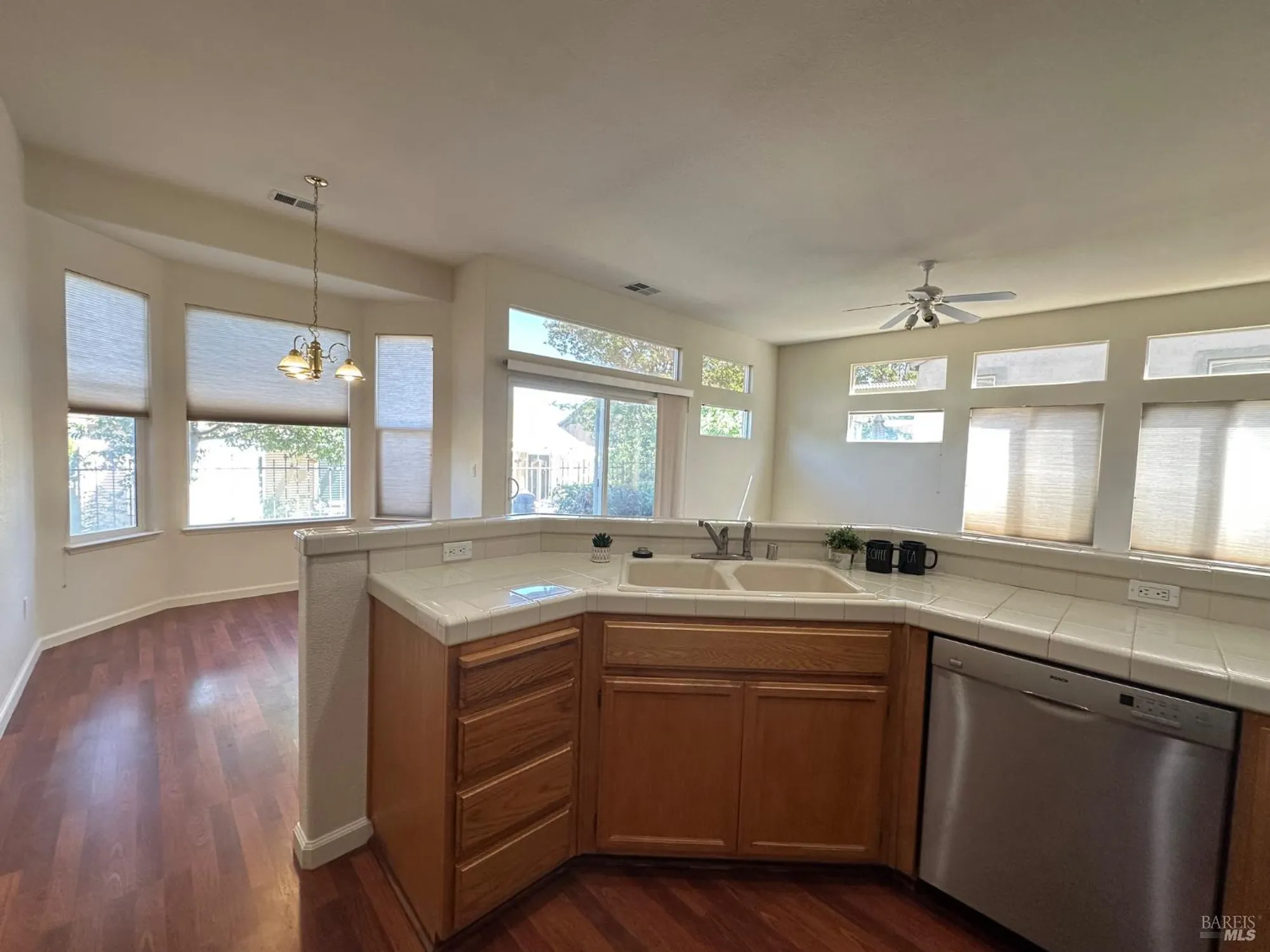 Property Slideshow image 10 of 18 | 470 edgewood dr, Rio Vista, CA, 94571