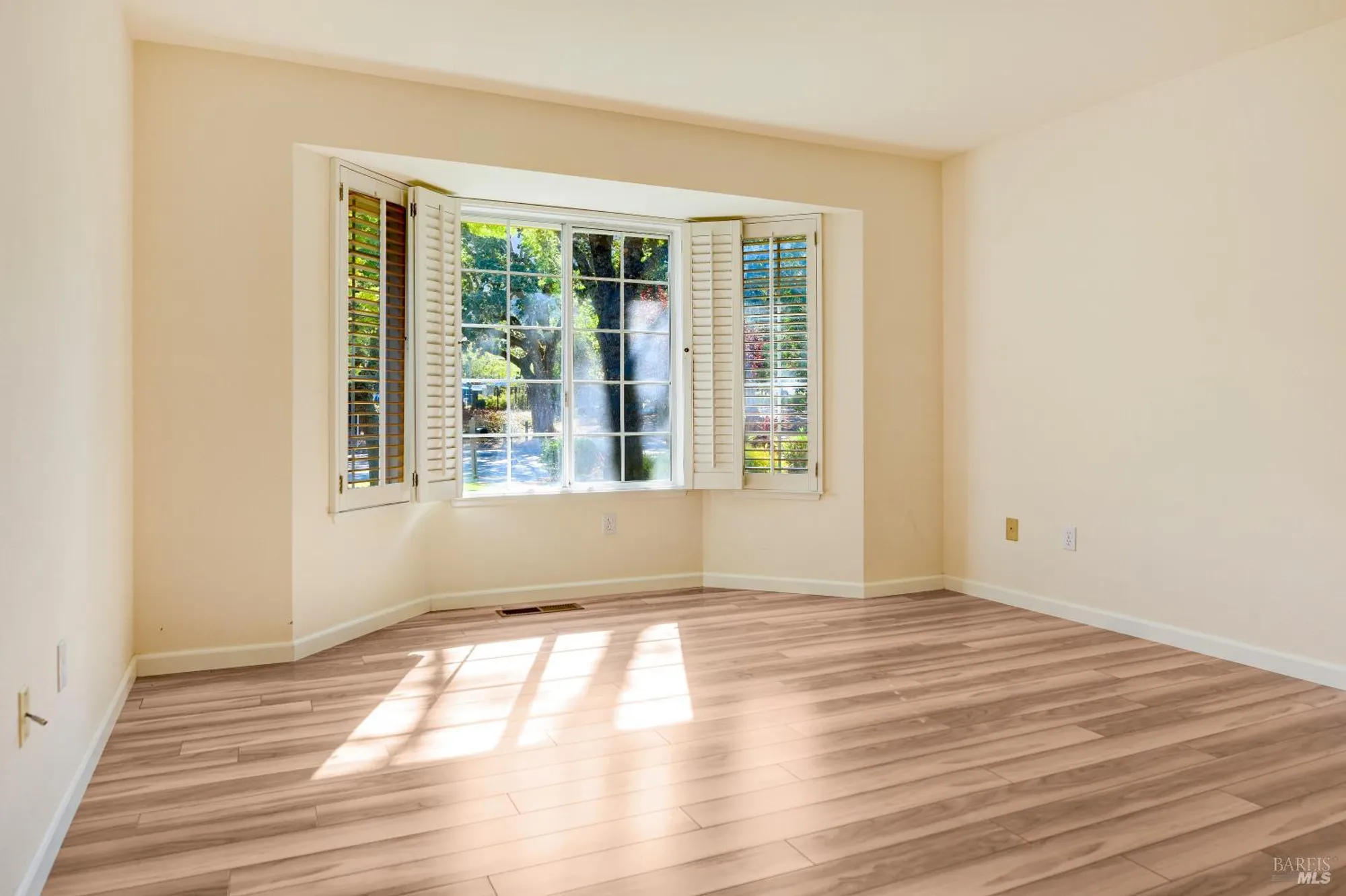 Property Slideshow image 14 of 19 | 7921 oakmont dr, Santa Rosa, CA, 95409