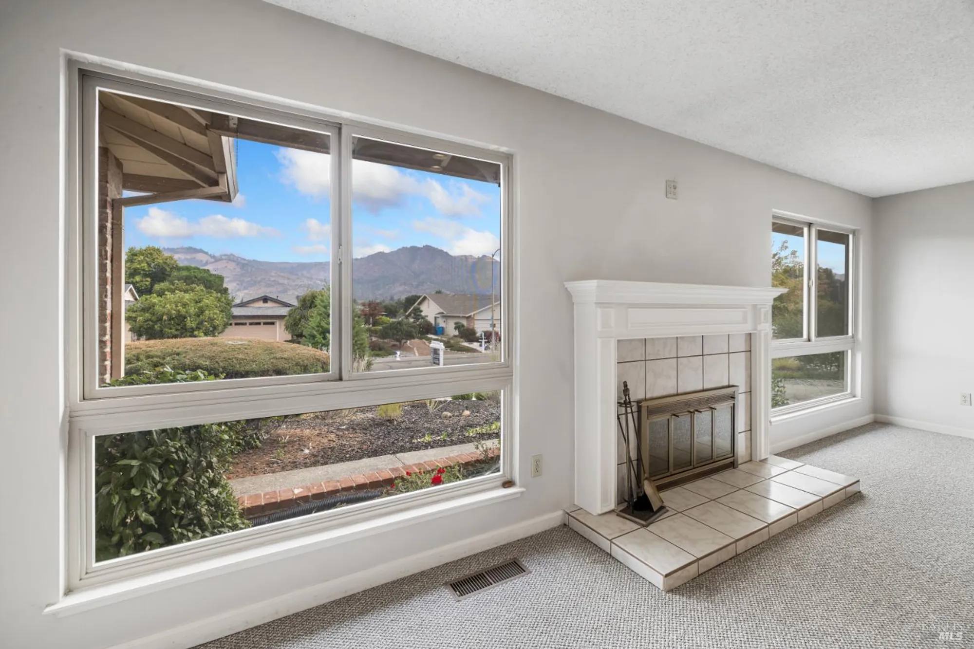 Property Slideshow image 2 of 24 | 7256 oakmont dr, Santa Rosa, CA, 95409
