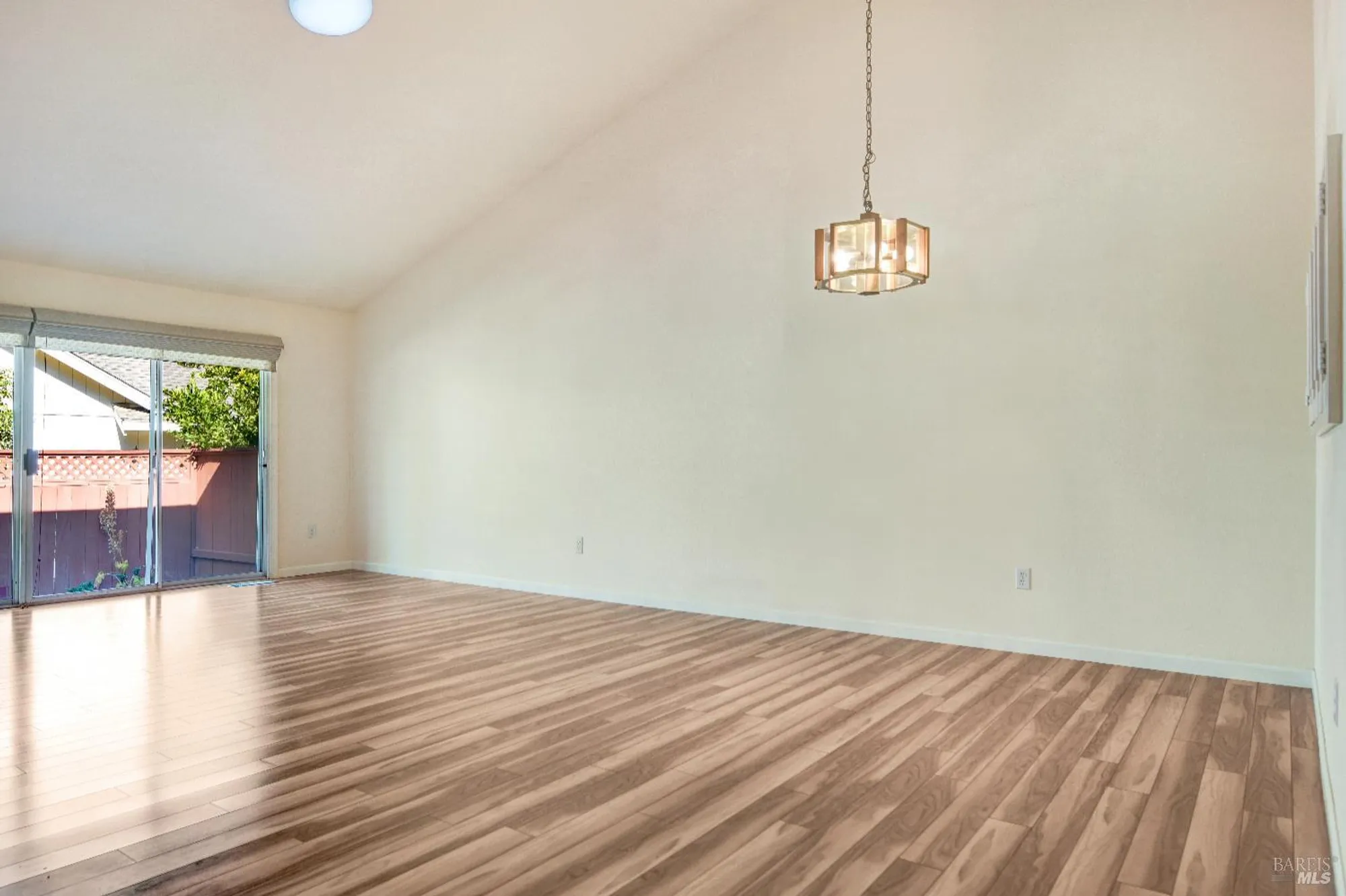 Property Slideshow image 6 of 19 | 7921 oakmont dr, Santa Rosa, CA, 95409