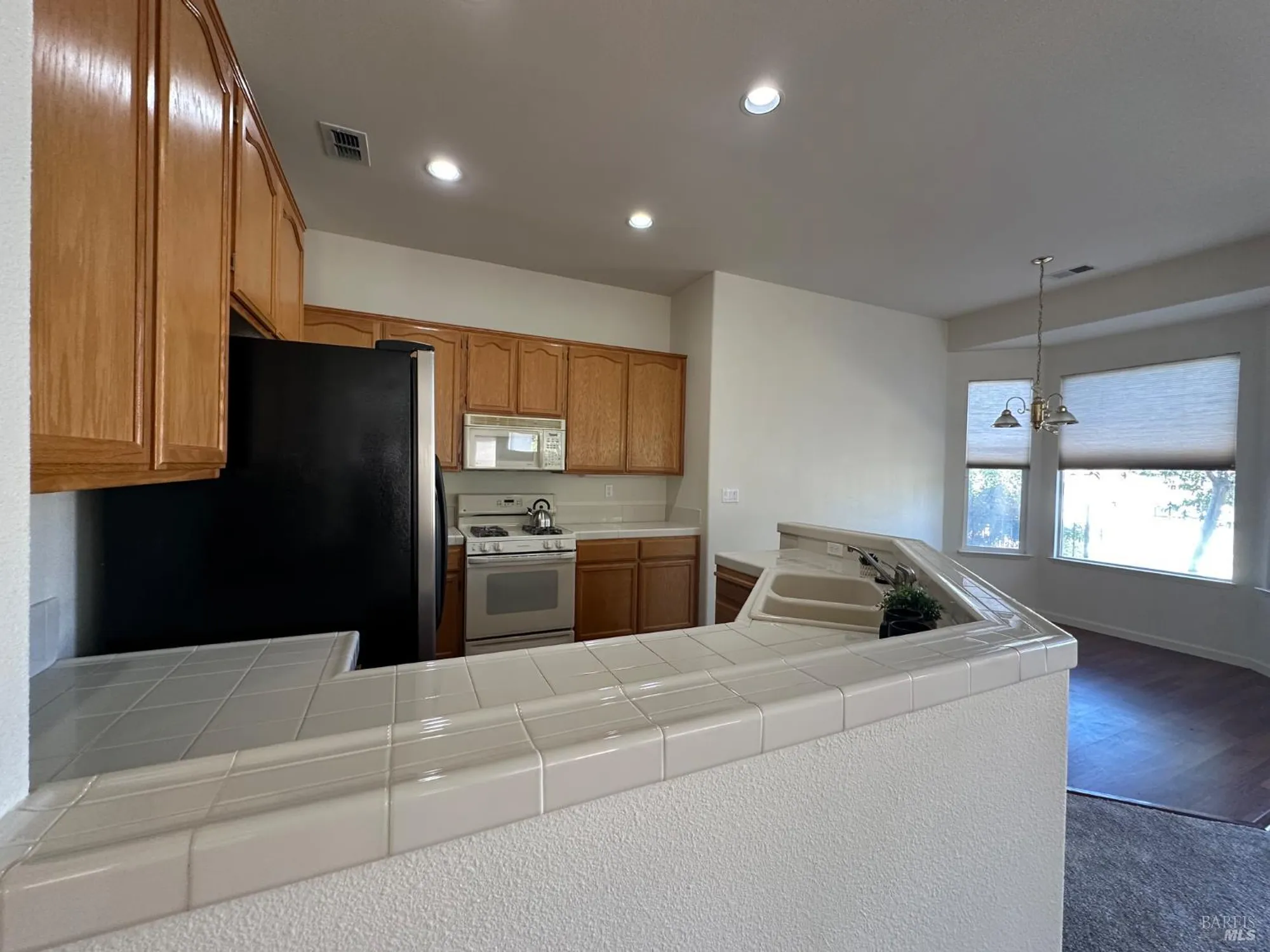 Property Slideshow image 7 of 18 | 470 edgewood dr, Rio Vista, CA, 94571