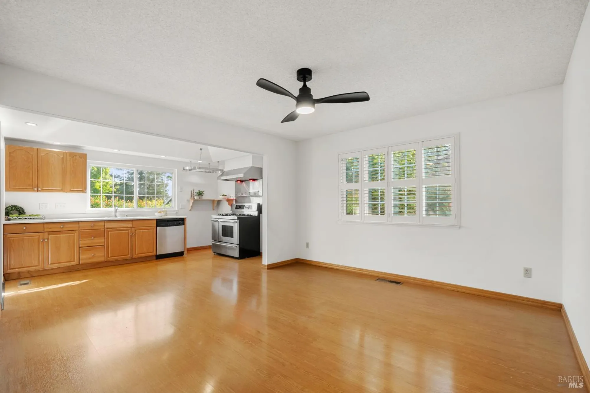 Property Slideshow image 12 of 59 | 175 temelec cir, Sonoma, CA, 95476