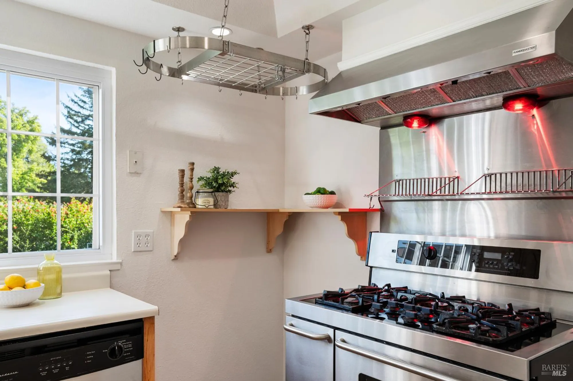 Property Slideshow image 16 of 59 | 175 temelec cir, Sonoma, CA, 95476