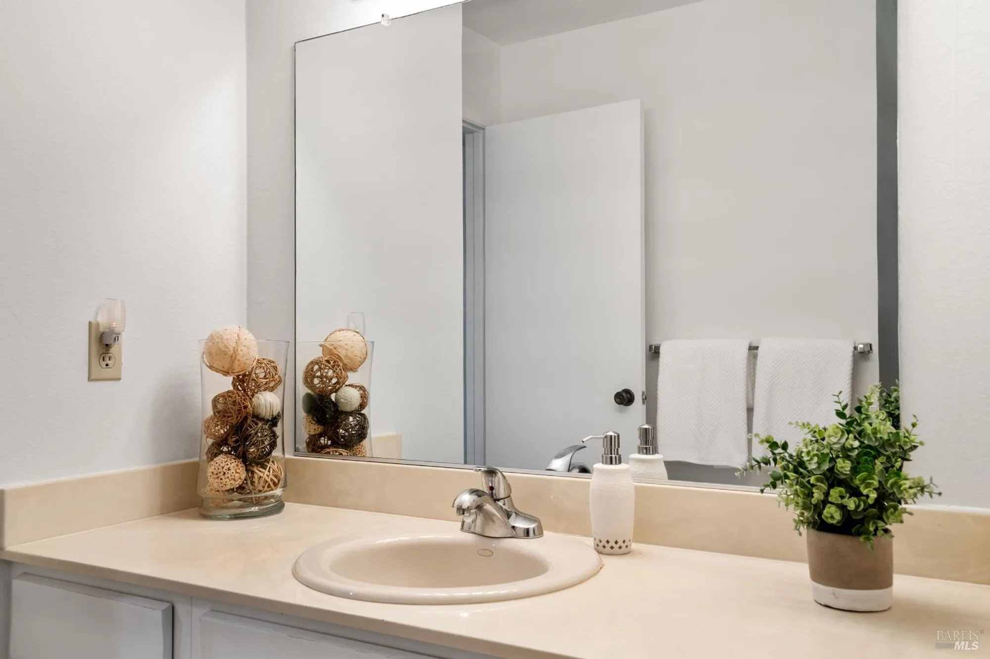 Property Slideshow image 30 of 59 | 175 temelec cir, Sonoma, CA, 95476