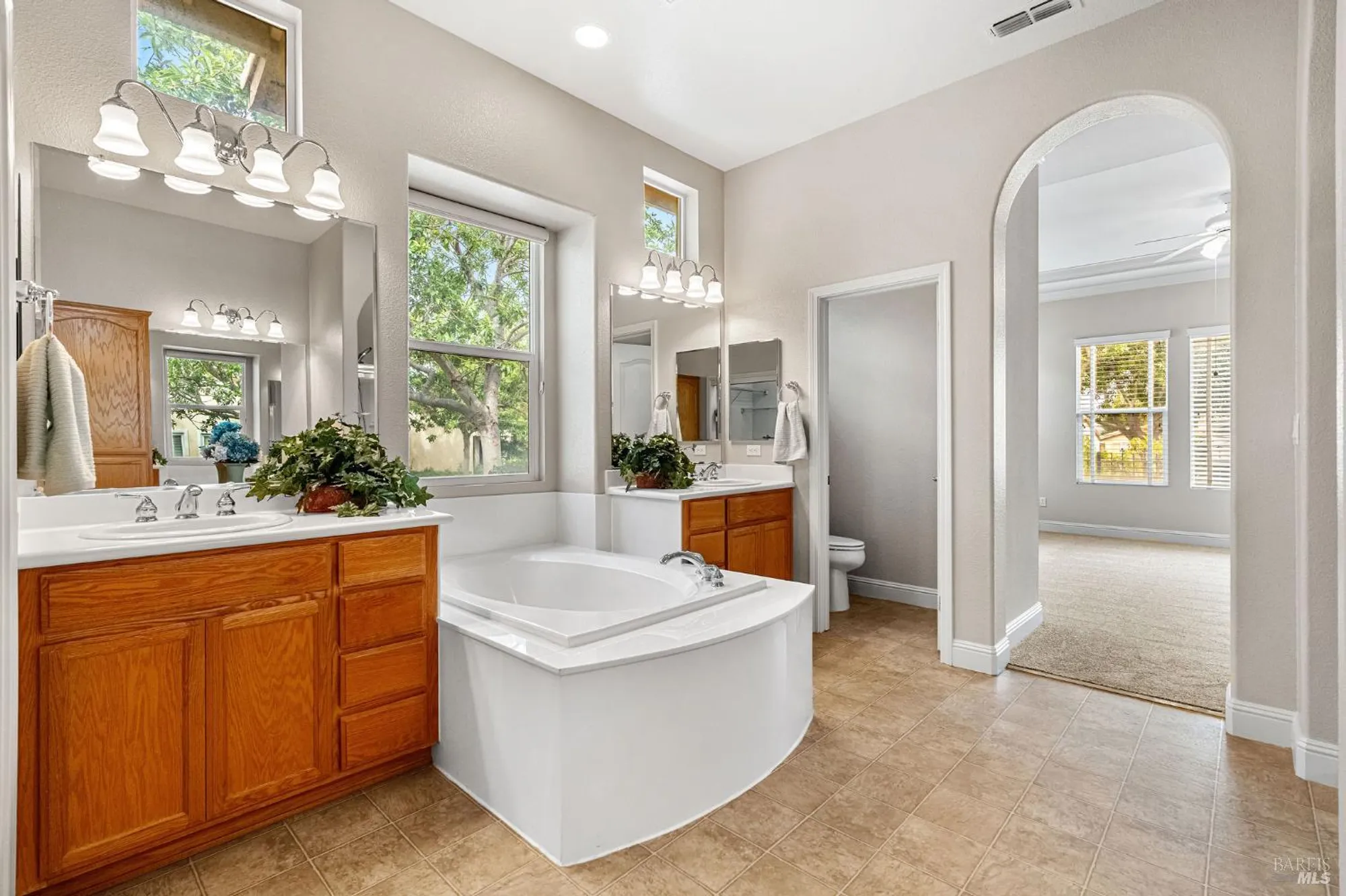 Property Slideshow image 26 of 79 | 408 willow brook way, Rio Vista, CA, 94571