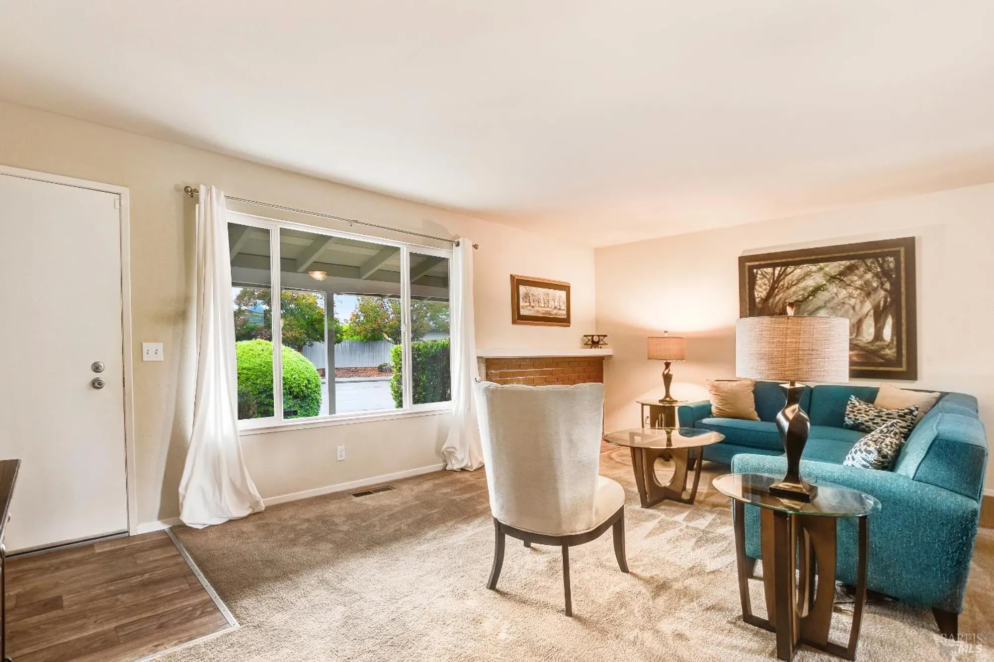 Property Slideshow image 2 of 24 | 284 valley oaks dr, Santa Rosa, CA, 95409