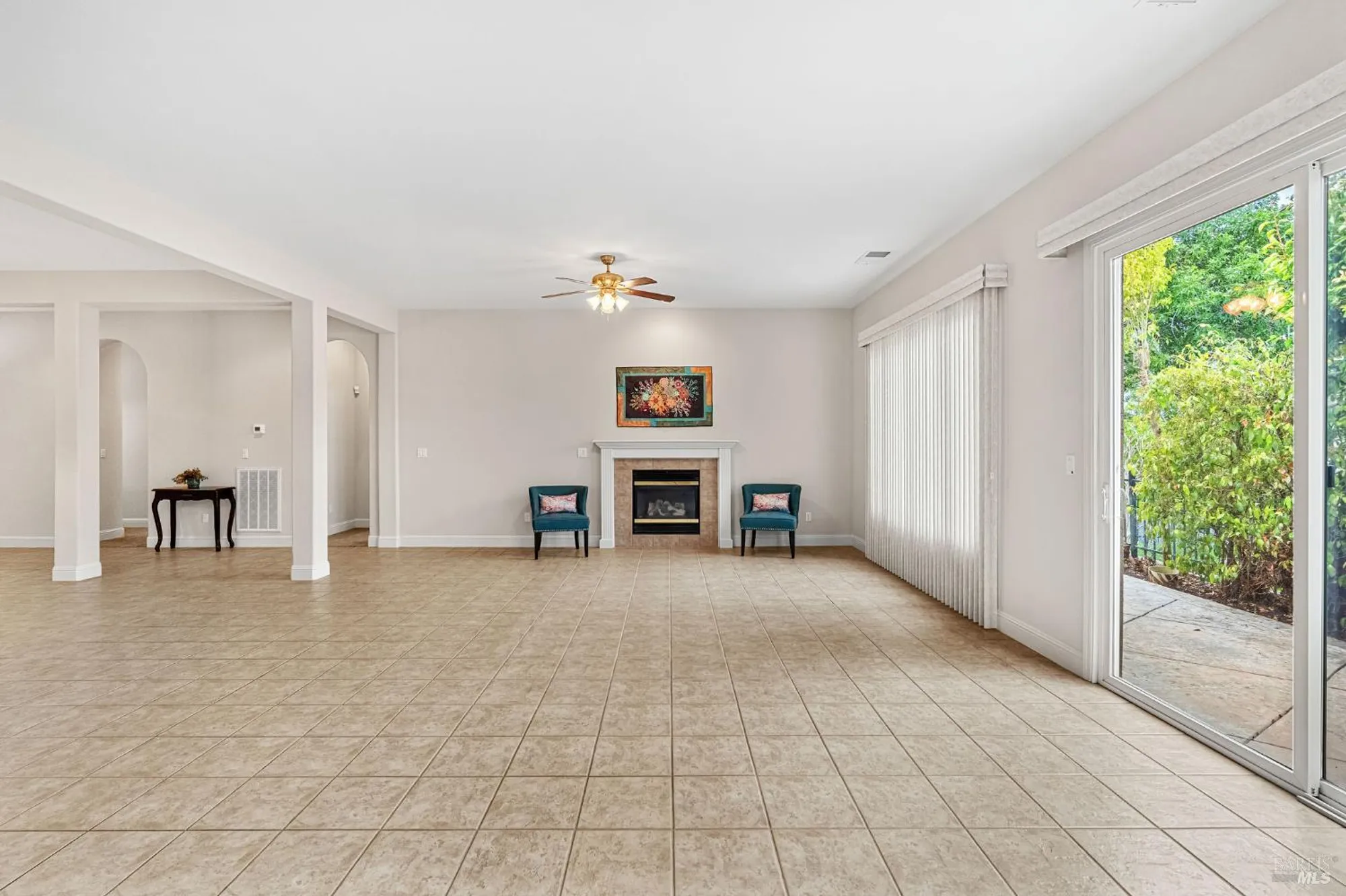 Property Slideshow image 9 of 79 | 408 willow brook way, Rio Vista, CA, 94571