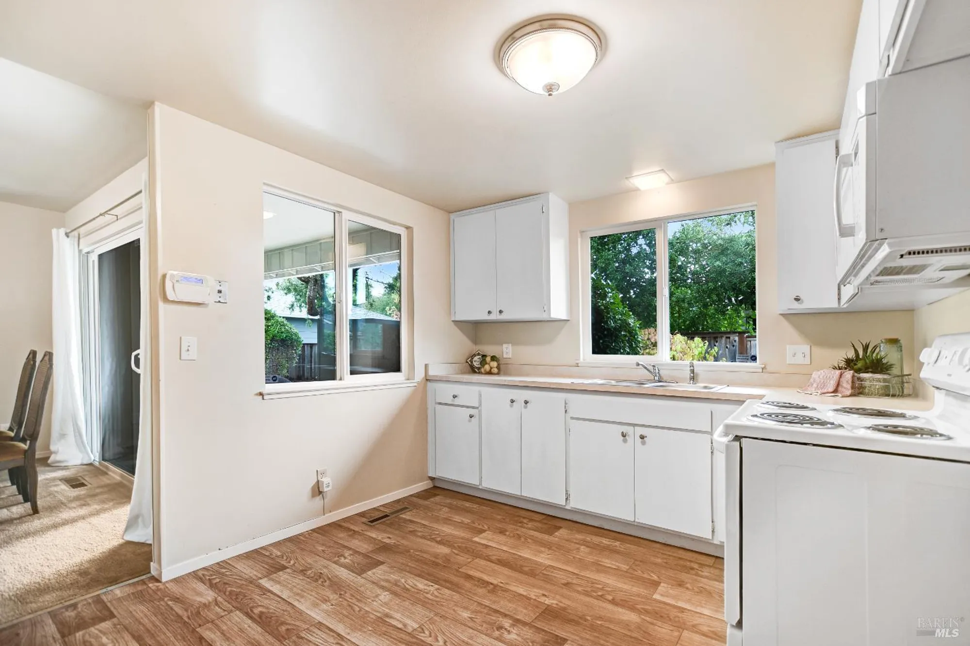 Property Slideshow image 10 of 24 | 284 valley oaks dr, Santa Rosa, CA, 95409