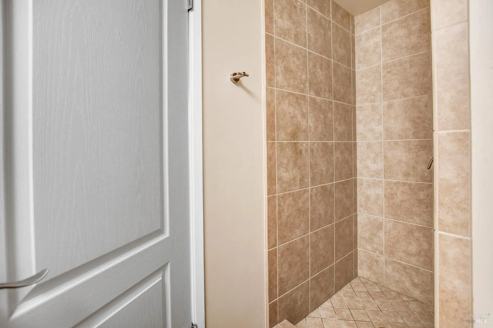 Property Slideshow image 16 of 24 | 284 valley oaks dr, Santa Rosa, CA, 95409