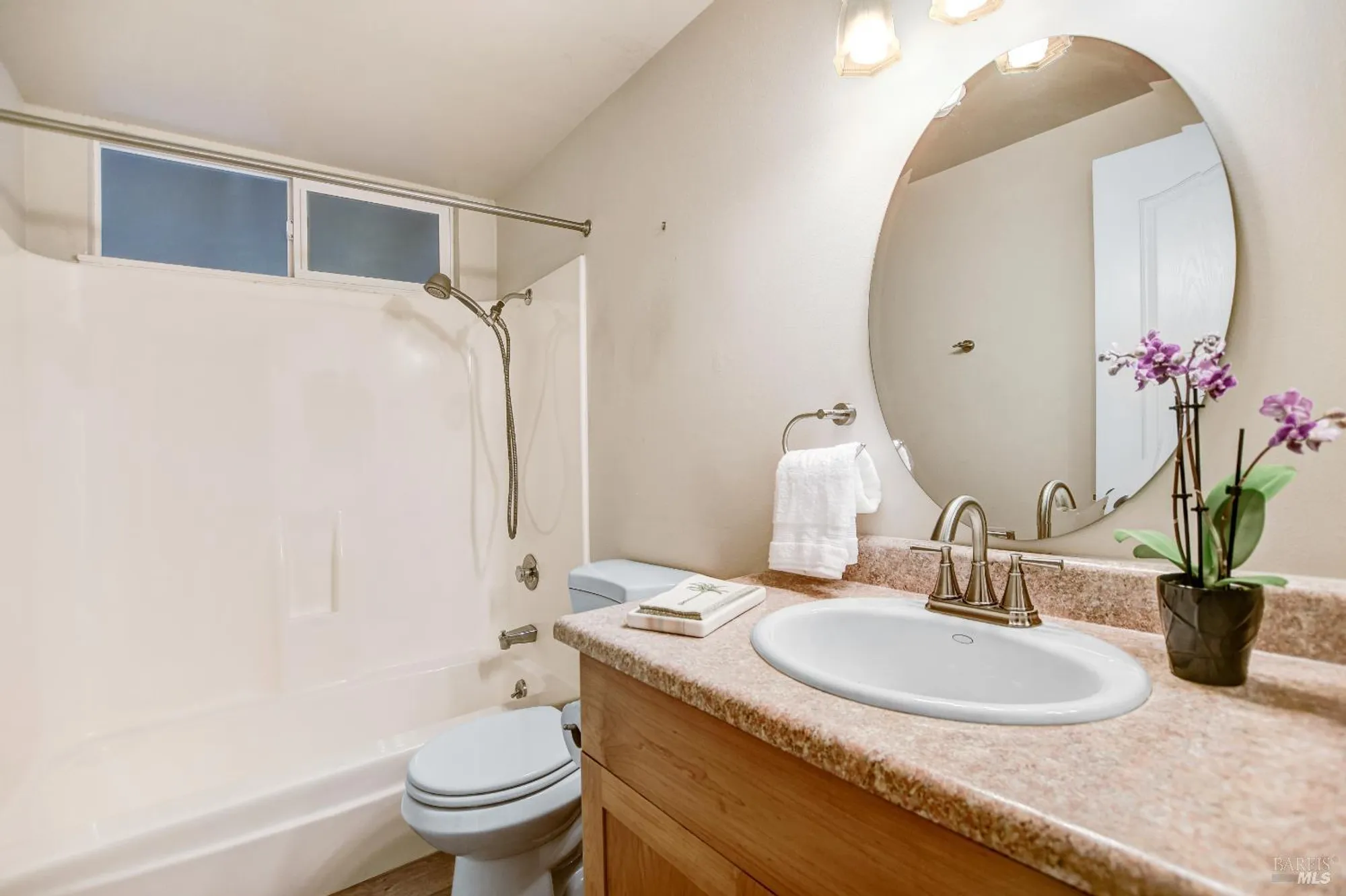 Property Slideshow image 19 of 24 | 284 valley oaks dr, Santa Rosa, CA, 95409