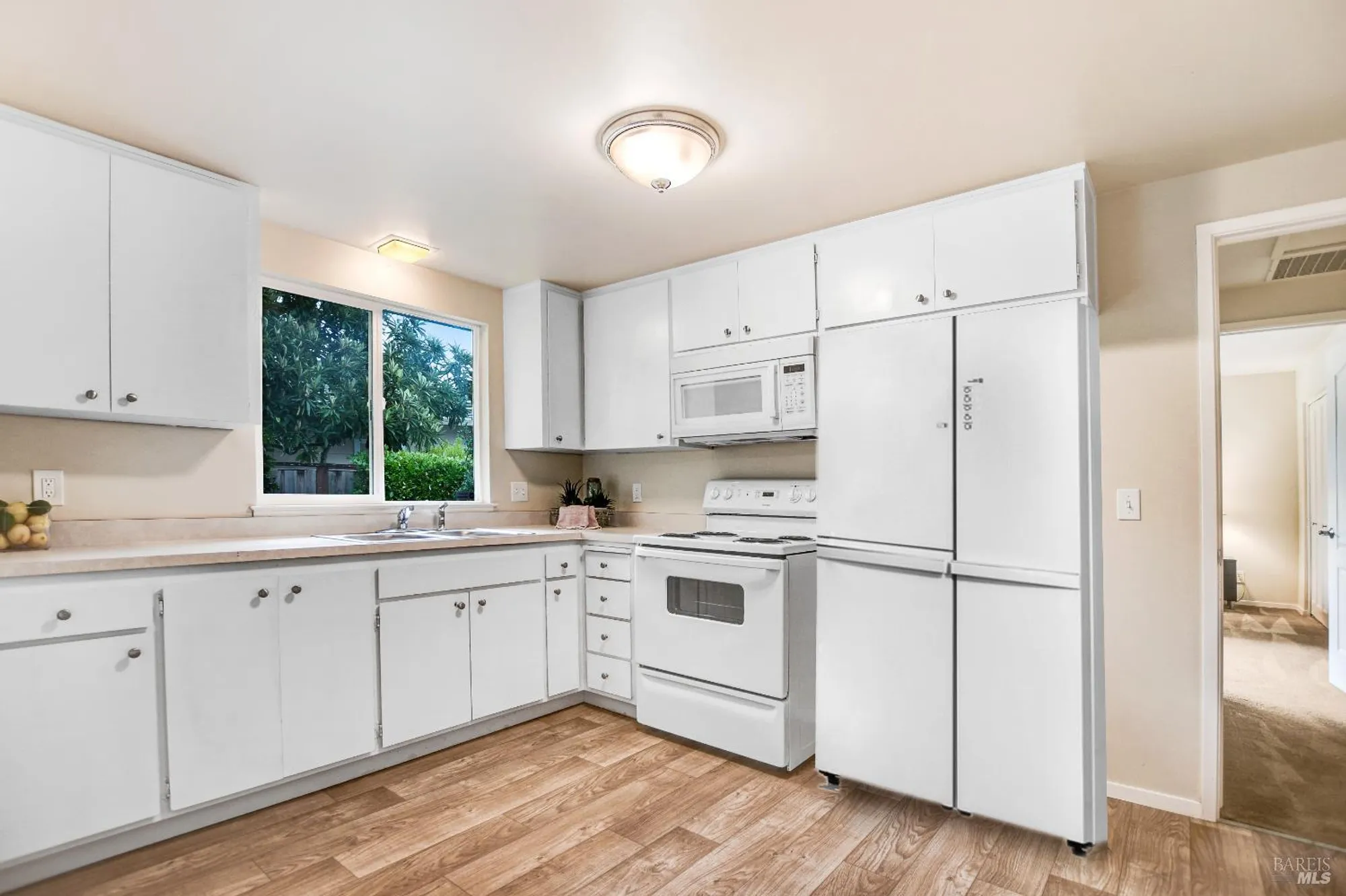 Property Slideshow image 9 of 24 | 284 valley oaks dr, Santa Rosa, CA, 95409