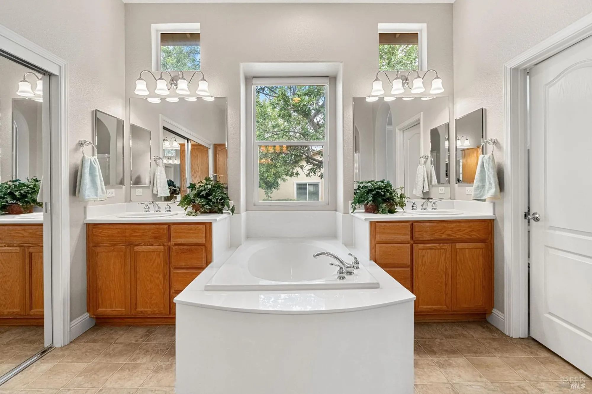 Property Slideshow image 23 of 79 | 408 willow brook way, Rio Vista, CA, 94571