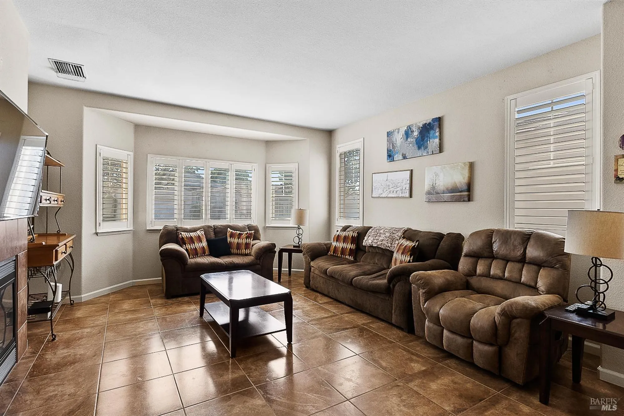 Property Slideshow image 5 of 30 | 714 cherry hills ln, Rio Vista, CA, 94571