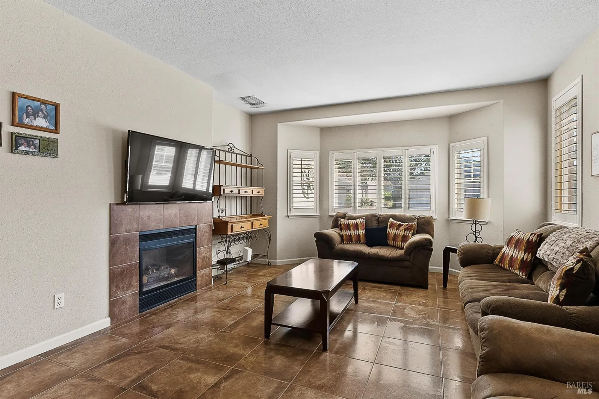 Property Slideshow image 4 of 30 | 714 cherry hills ln, Rio Vista, CA, 94571