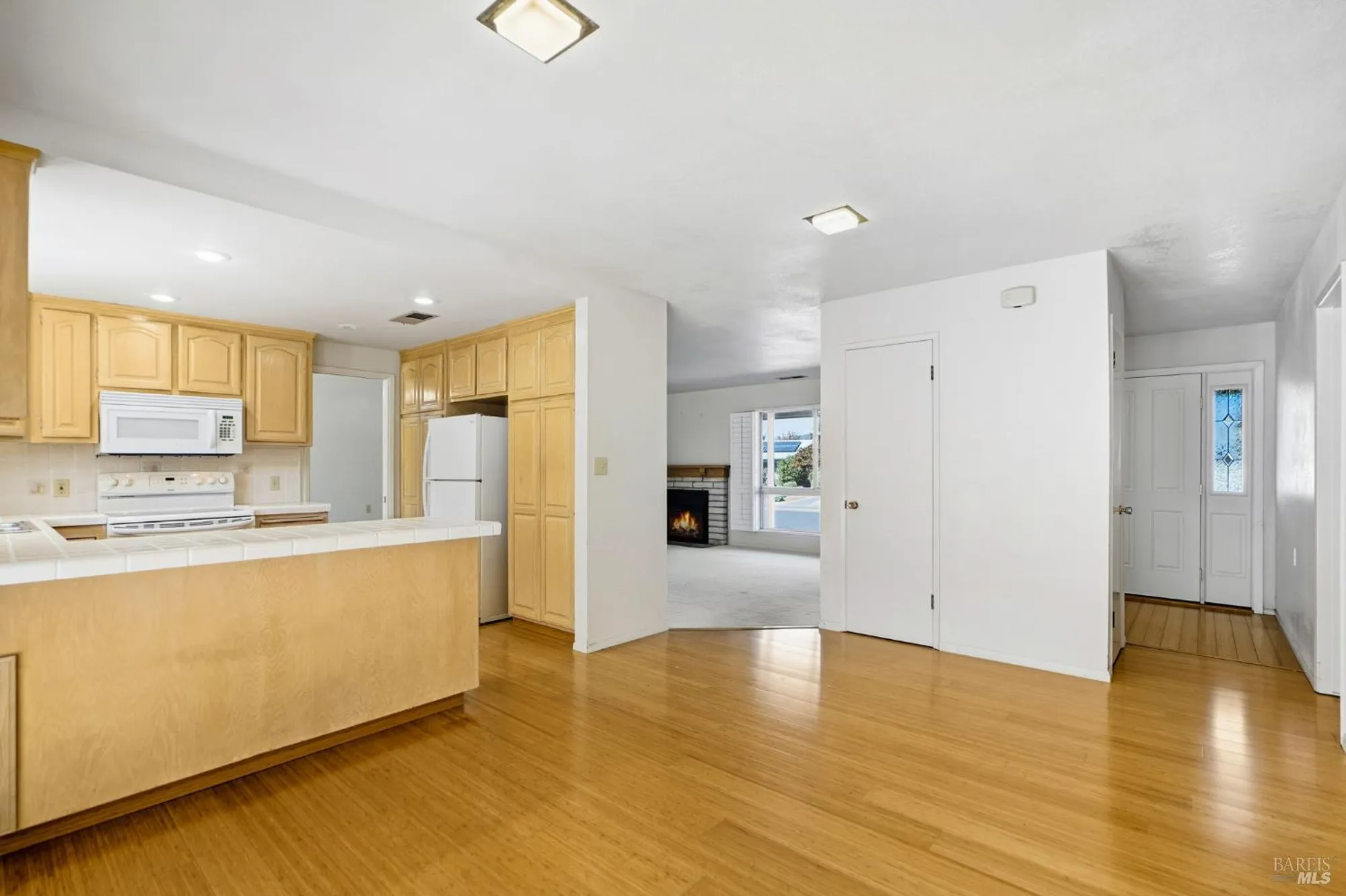 Property Slideshow image 9 of 18 | 316 green field cir, Santa Rosa, CA, 95409