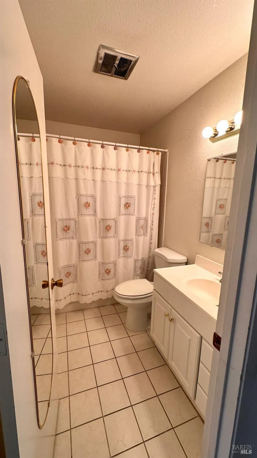 Property Slideshow image 12 of 18 | 201 lassen cir, Vacaville, CA, 95687