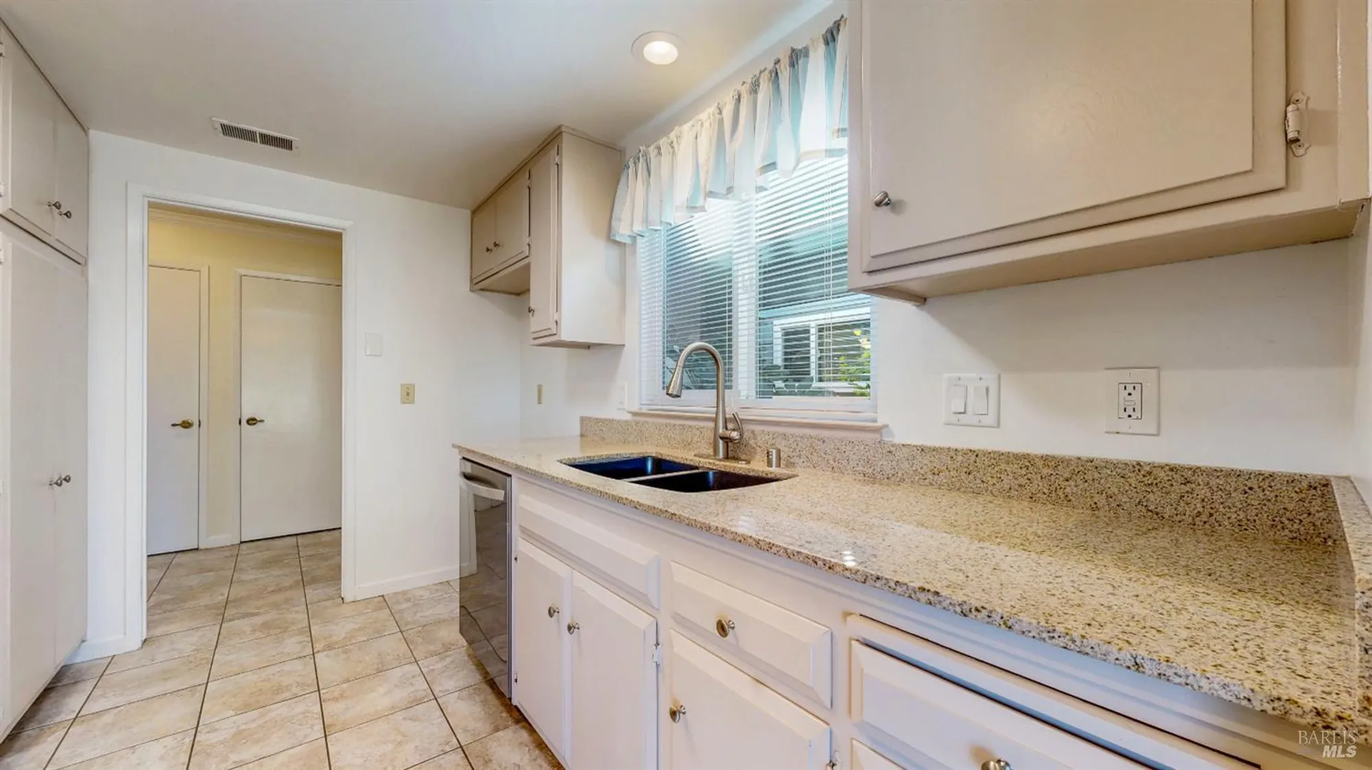 Property Slideshow image 12 of 65 | 339 valley oaks dr, Santa Rosa, CA, 95409