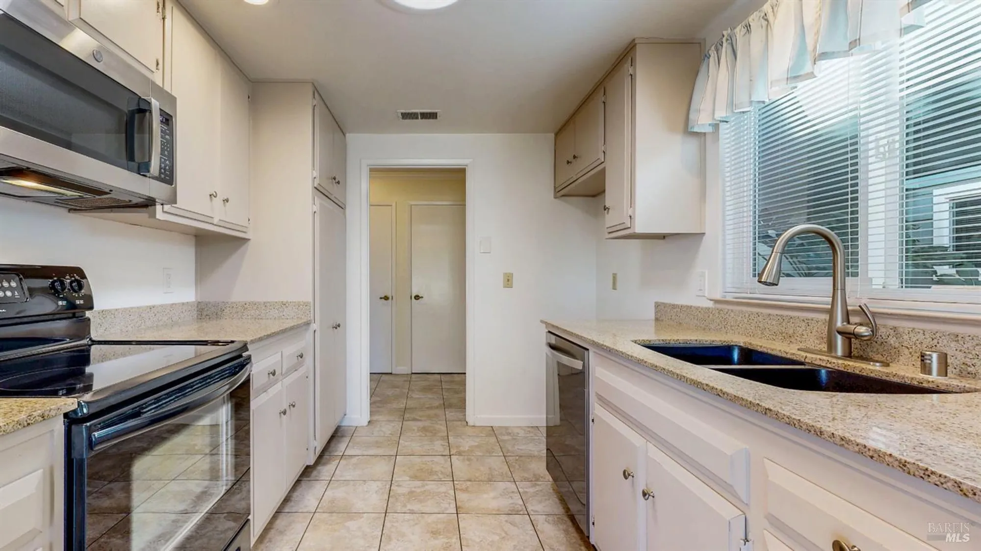 Property Slideshow image 11 of 65 | 339 valley oaks dr, Santa Rosa, CA, 95409