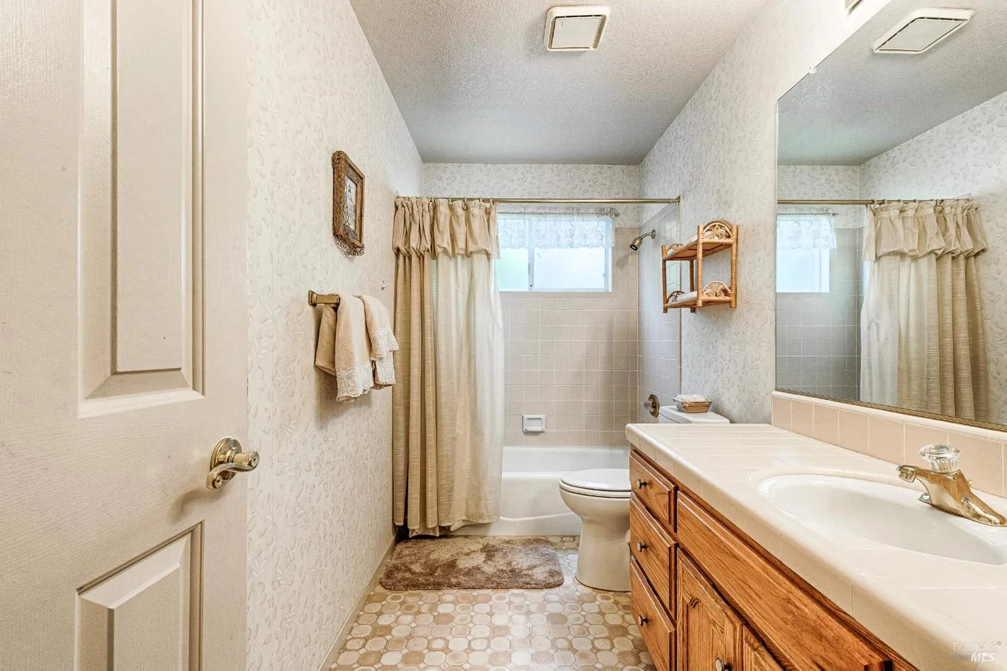 Property Slideshow image 33 of 56 | 240 silver creek cir, Santa Rosa, CA, 95409