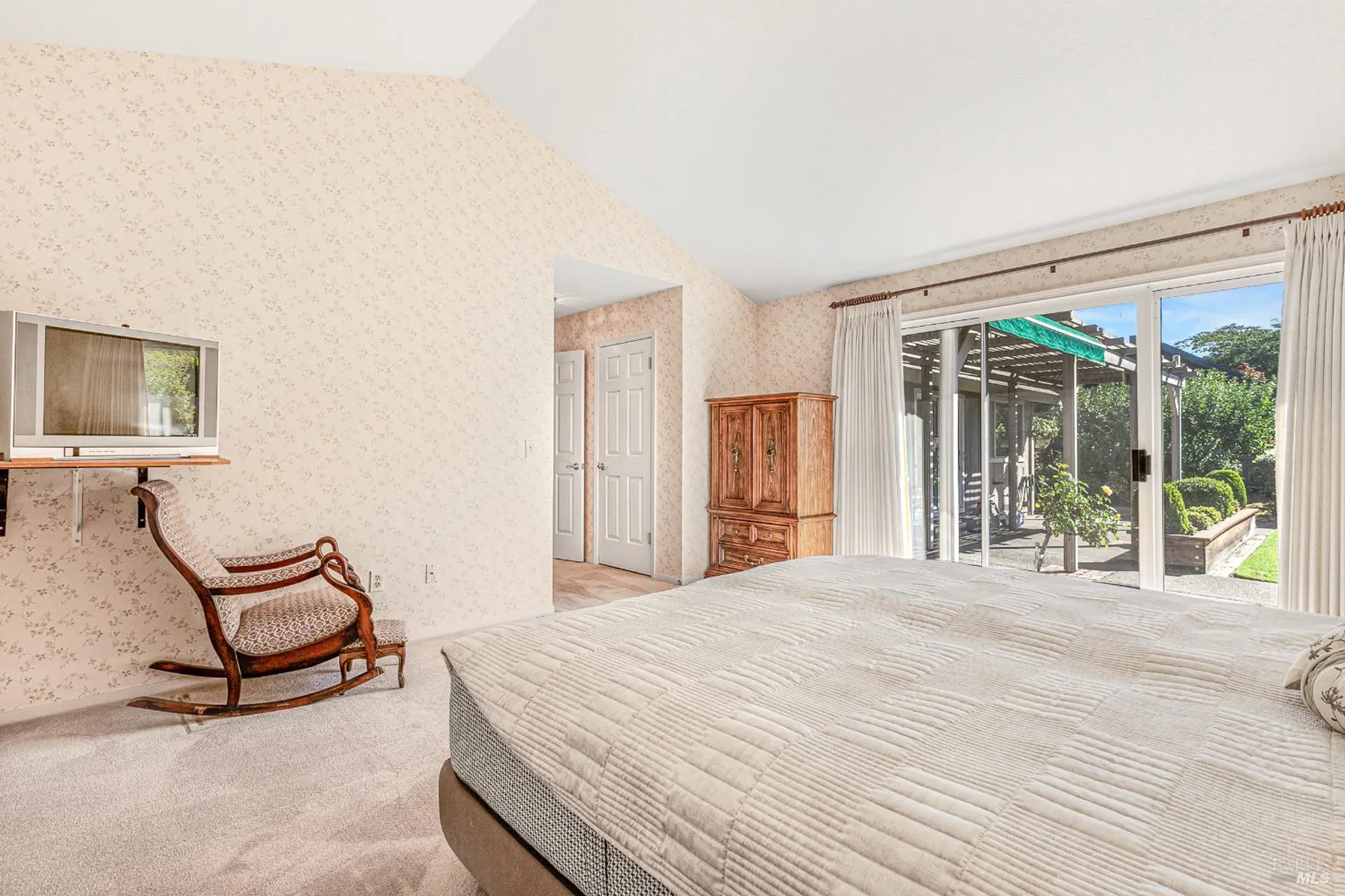 Property Slideshow image 25 of 56 | 240 silver creek cir, Santa Rosa, CA, 95409