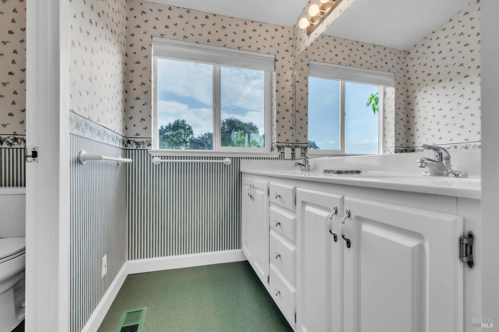 Property Slideshow image 24 of 28 | 105 claret cir, Yountville, CA, 94599