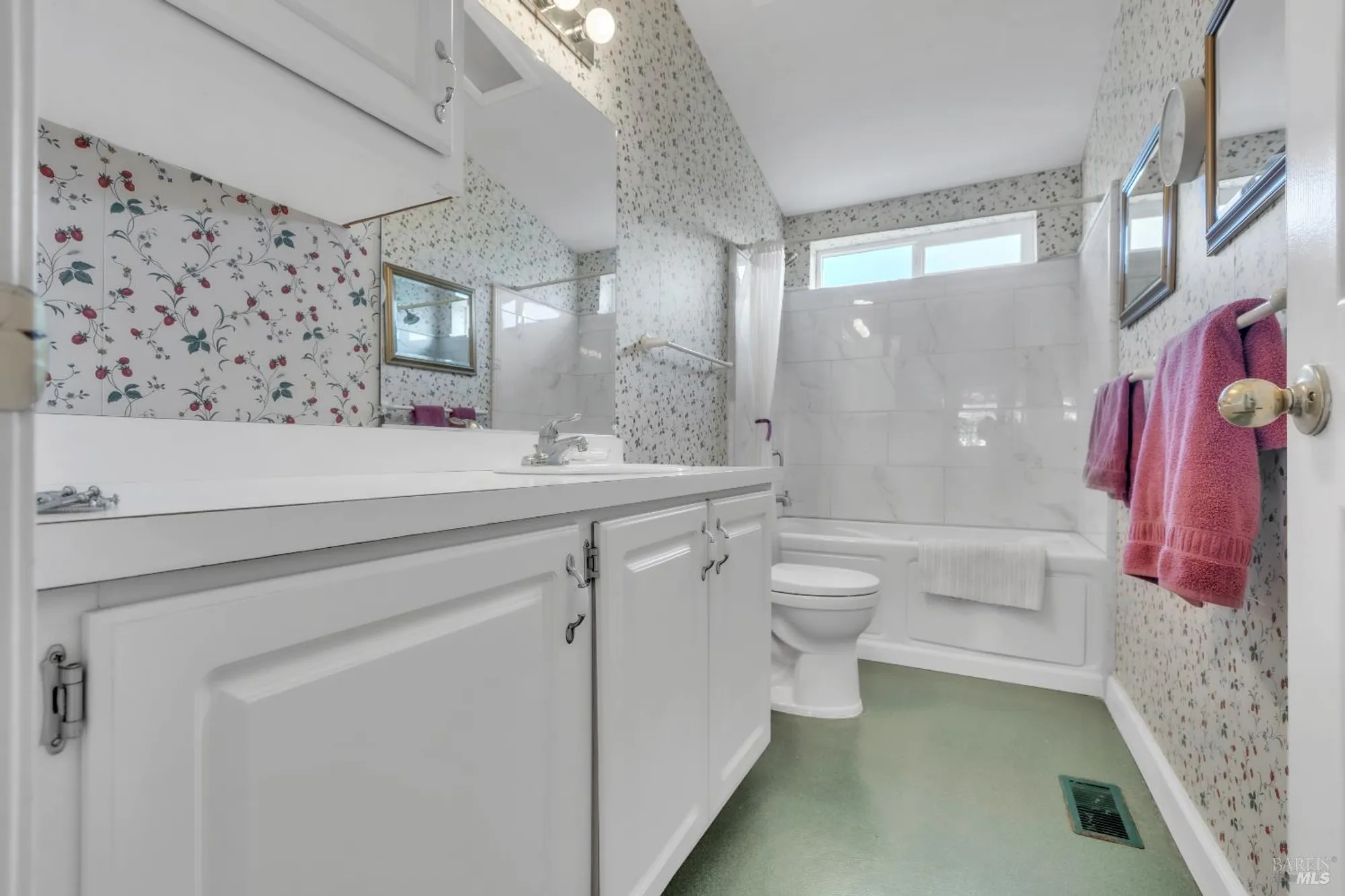 Property Slideshow image 20 of 28 | 105 claret cir, Yountville, CA, 94599