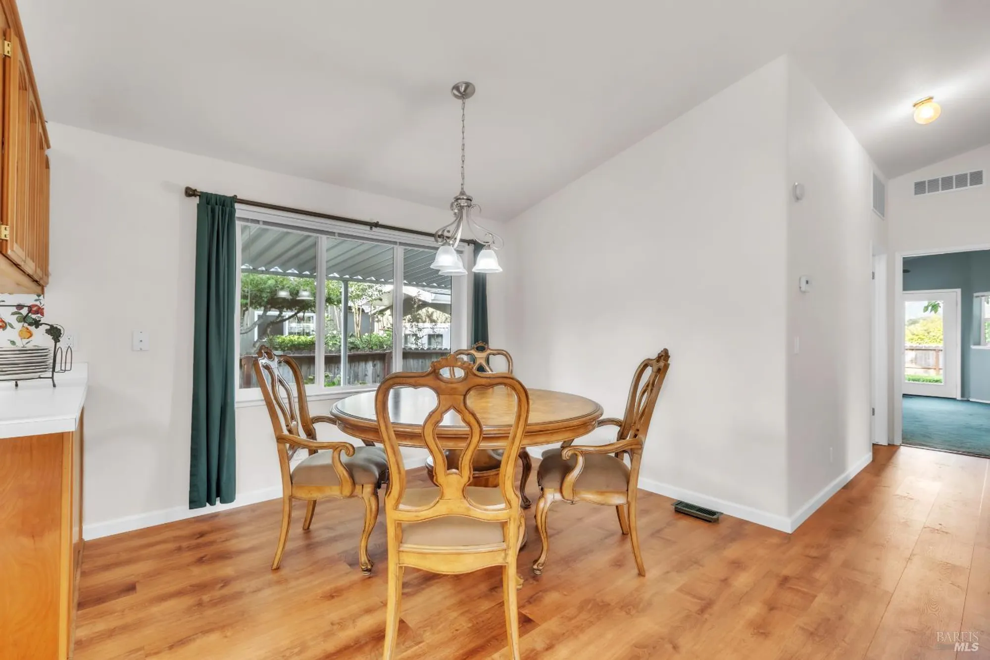 Property Slideshow image 17 of 28 | 105 claret cir, Yountville, CA, 94599