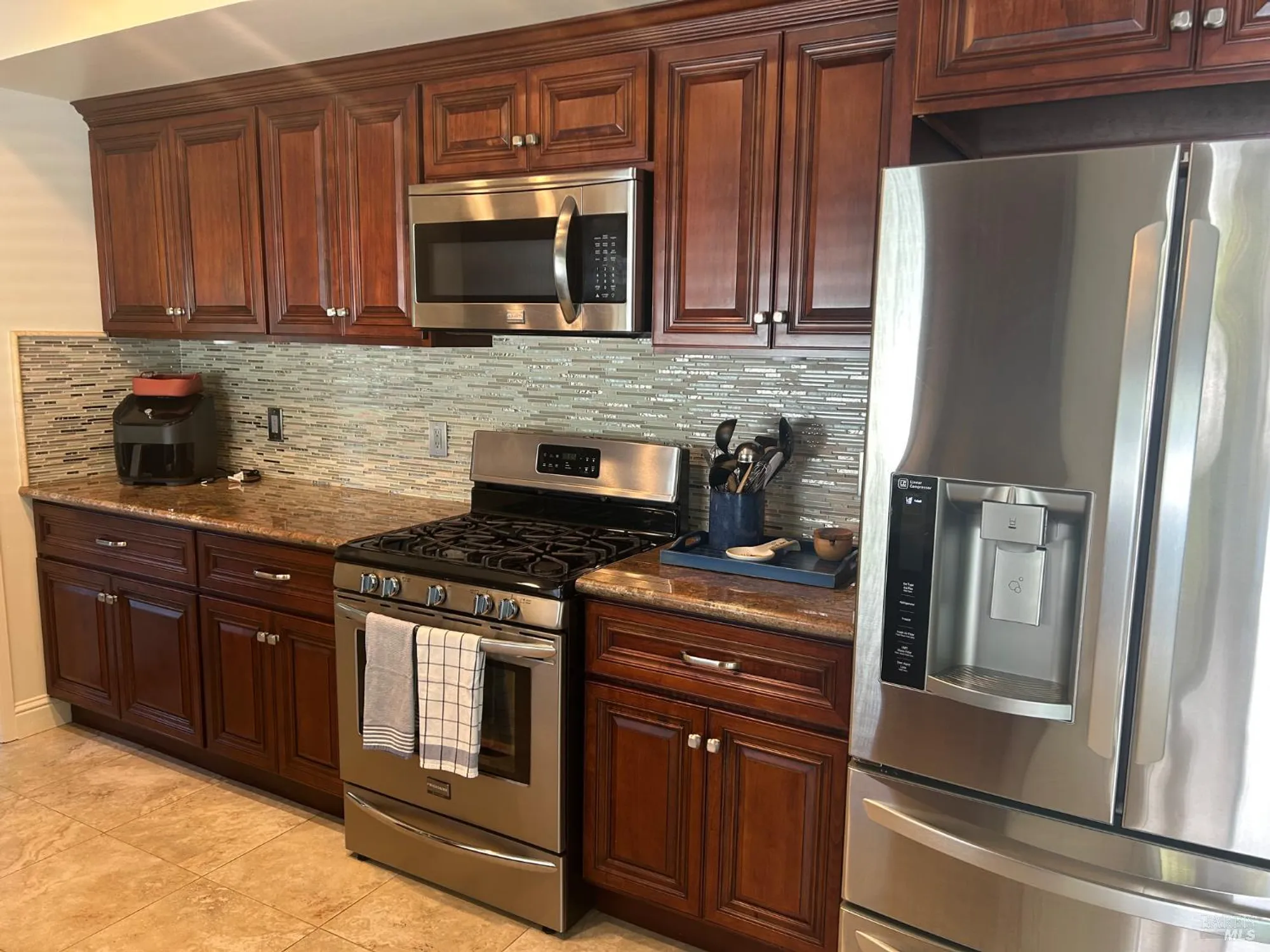 Property Slideshow image 6 of 13 | 6553 meadowridge dr, Santa Rosa, CA, 95409